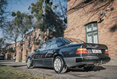 Exteriörbild på 1991 Mercedes-Benz 300E-24