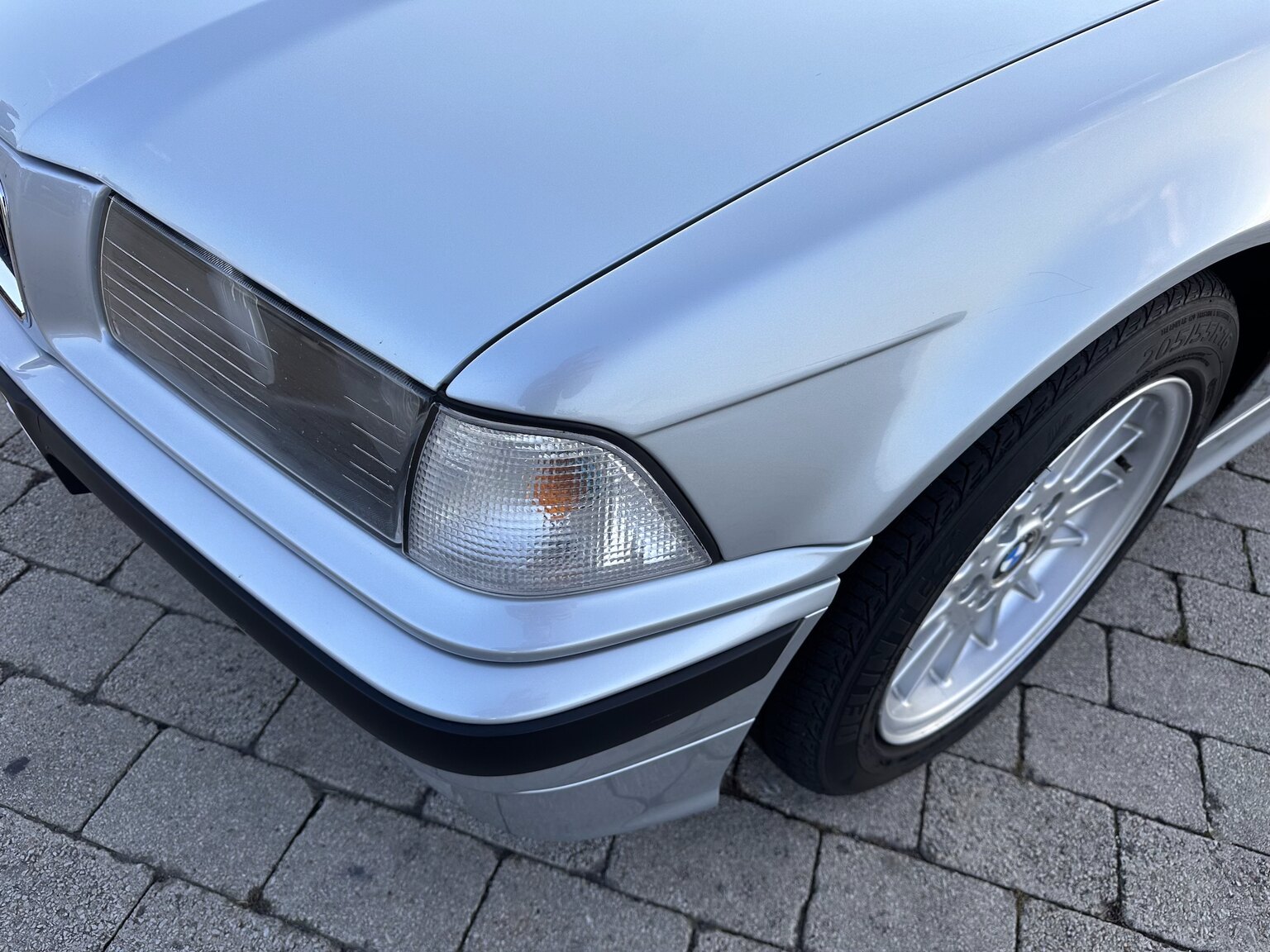 Exterior image of 1993 BMW 325i Convertible