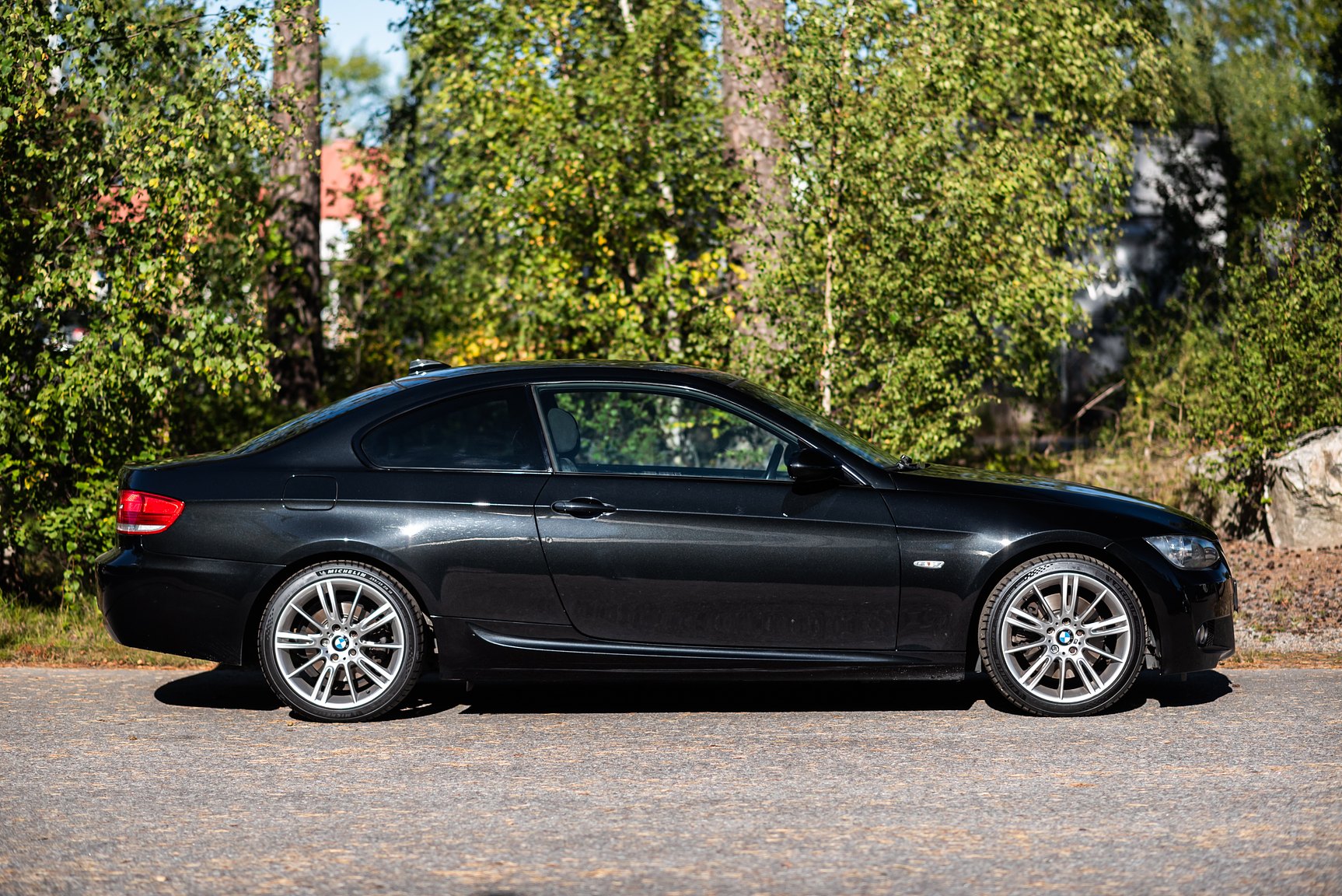 Exterior image of 2009 BMW 325Xi