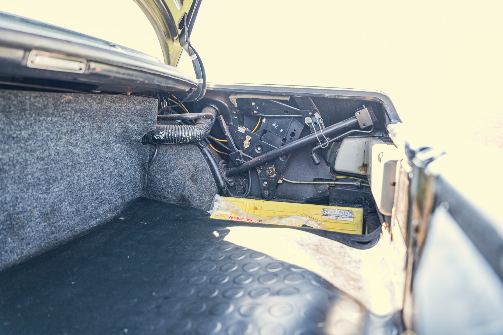 Interior image of 1976 Mercedes-Benz 450 SLC (67)