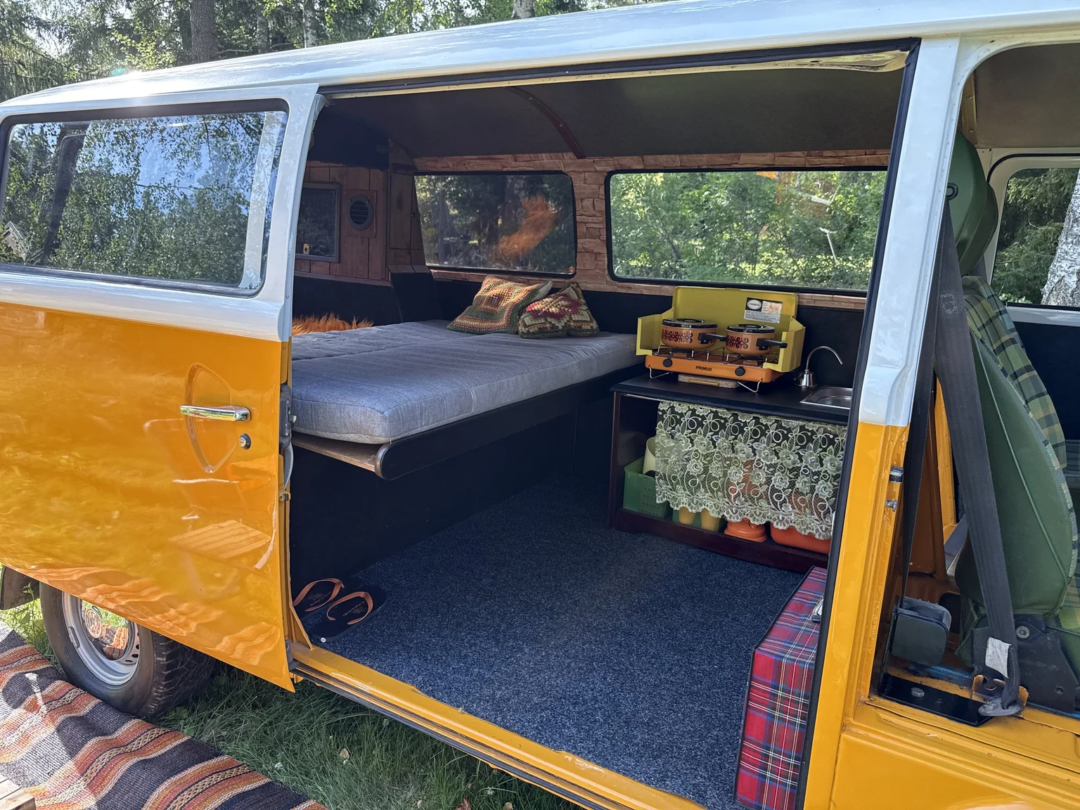 Innenraumfoto von 1975 Volkswagen Transporter Campervan (60)