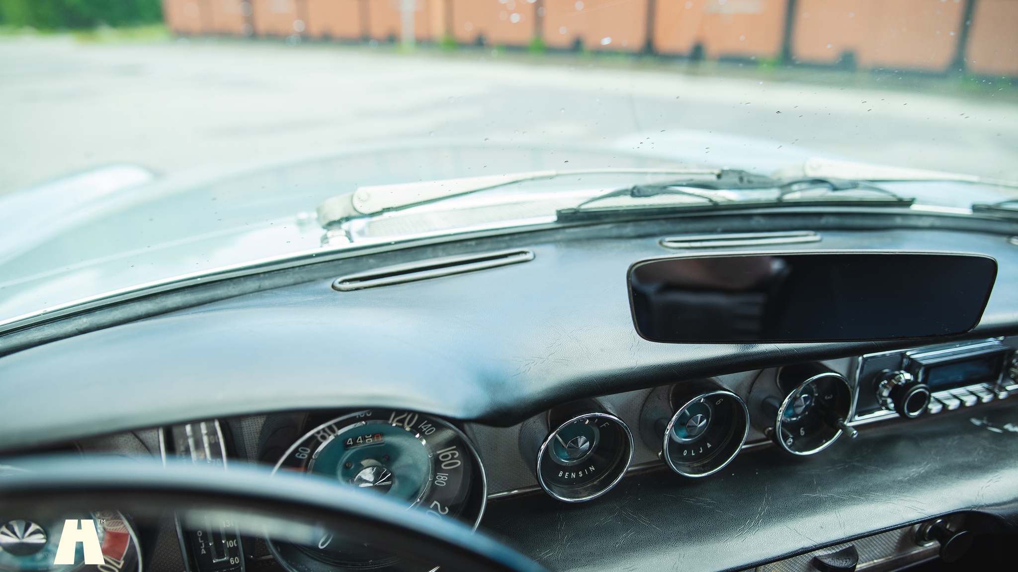 Interior image of 1966 Volvo P1800 S (32)