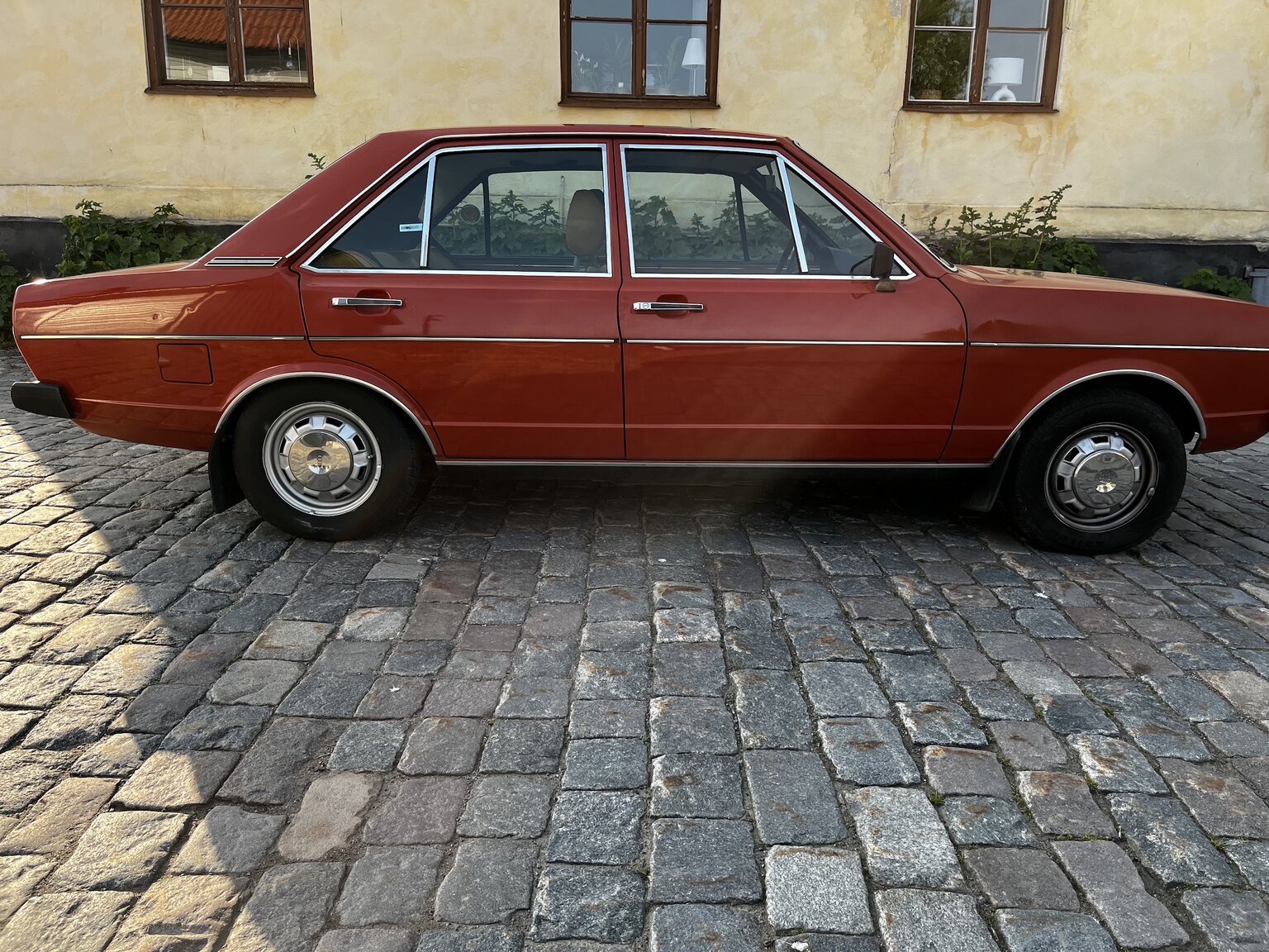 Exterior image of 1976 Audi 80 GL B1  (21)