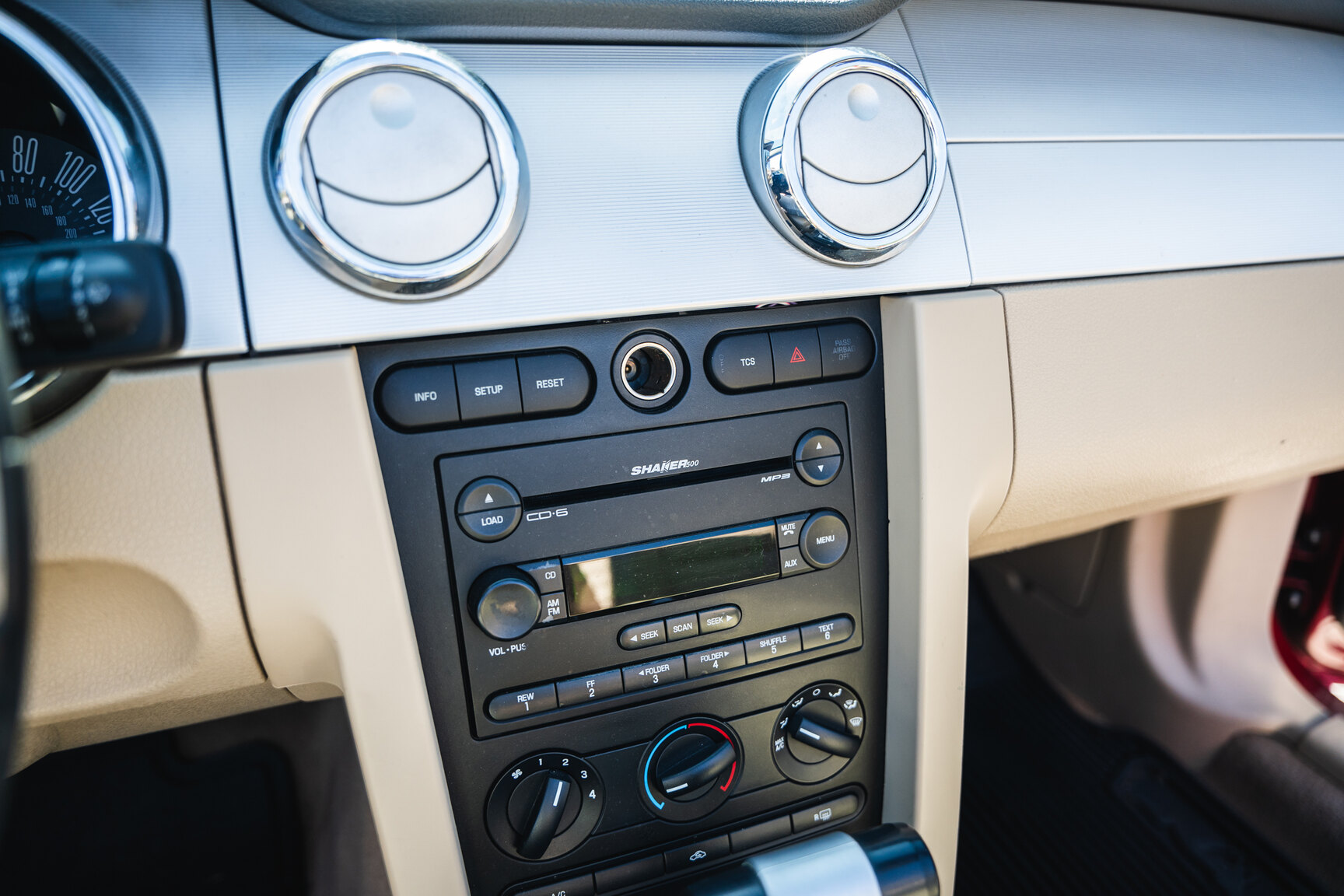 Interior image of 2005 Ford Mustang GT Cabriolet