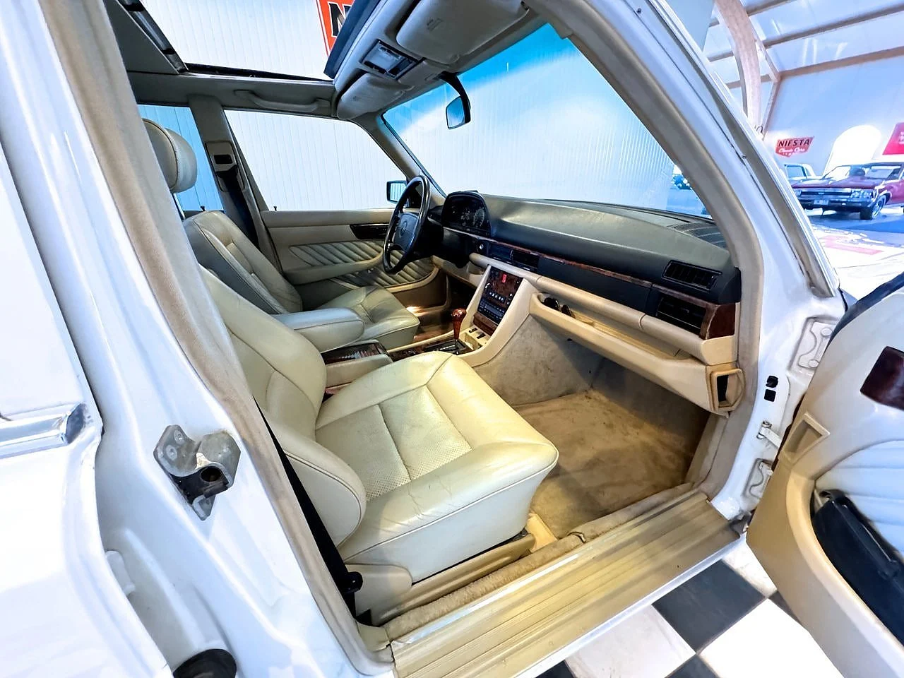 Bild von 1991 Mercedes-Benz S560 (35)