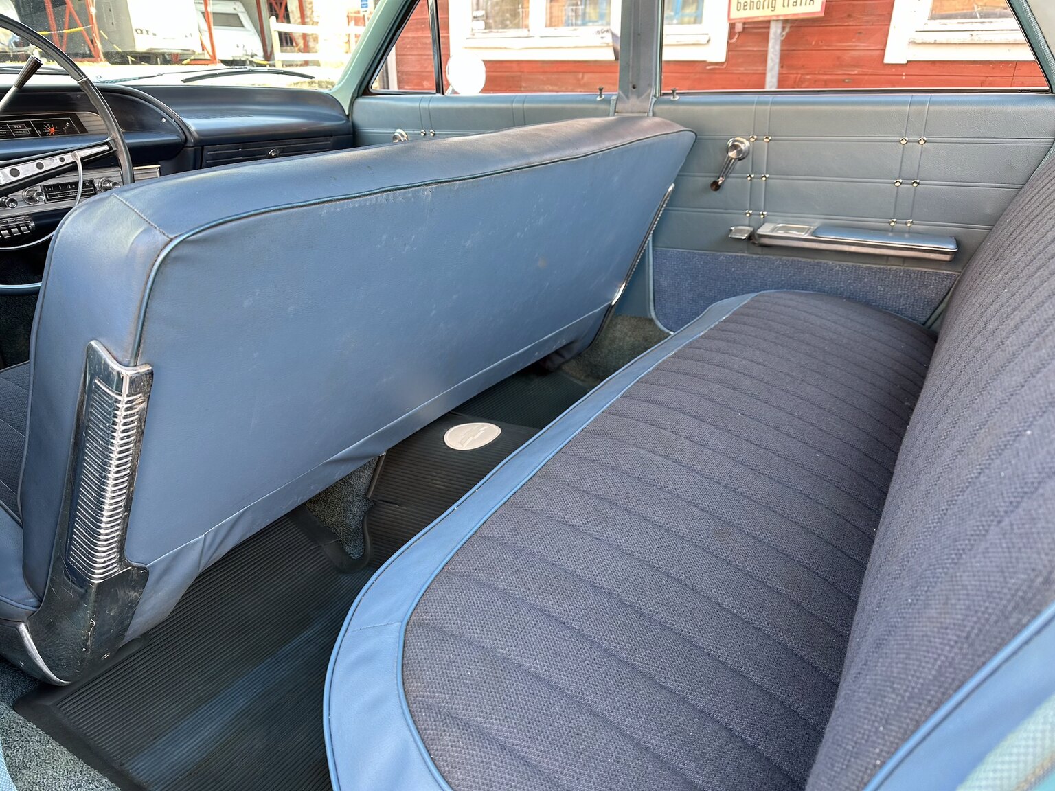 Innenraumfoto von 1963 Chevrolet Impala Sedan (19)