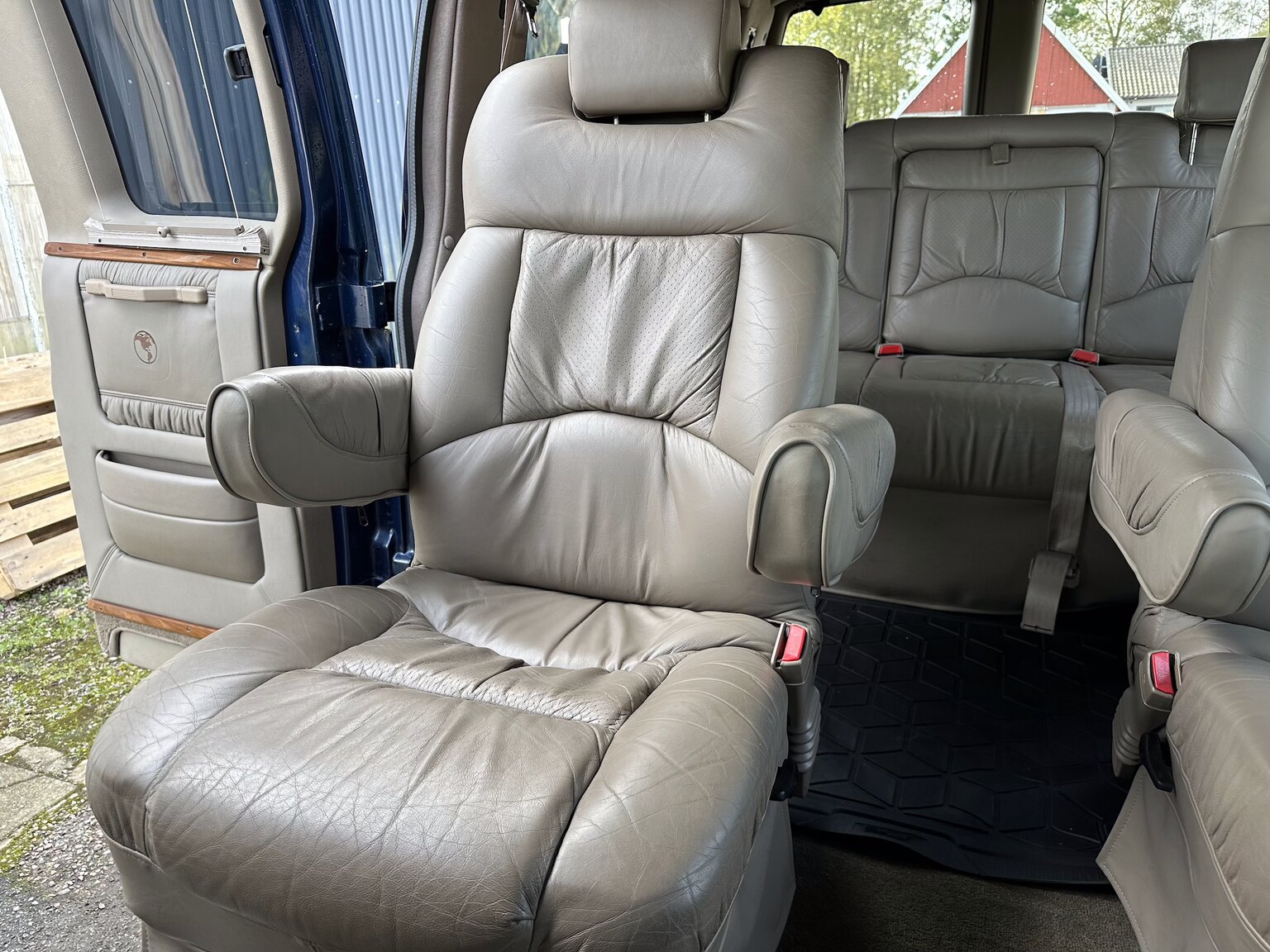 Interiörbild 2000 GMC Savana G1500 Conversion Van