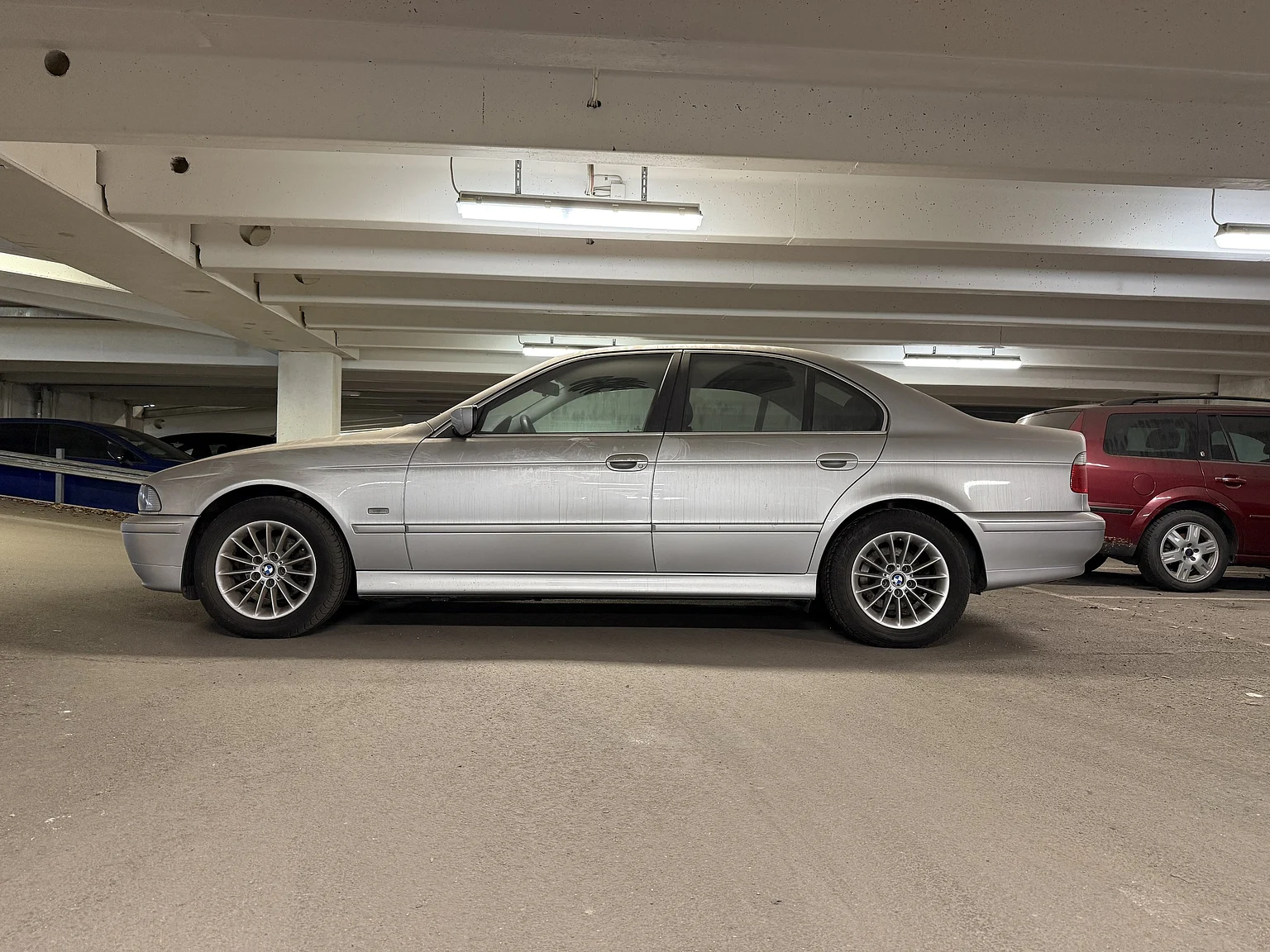 Exterior image of 2002 BMW 520i (11)