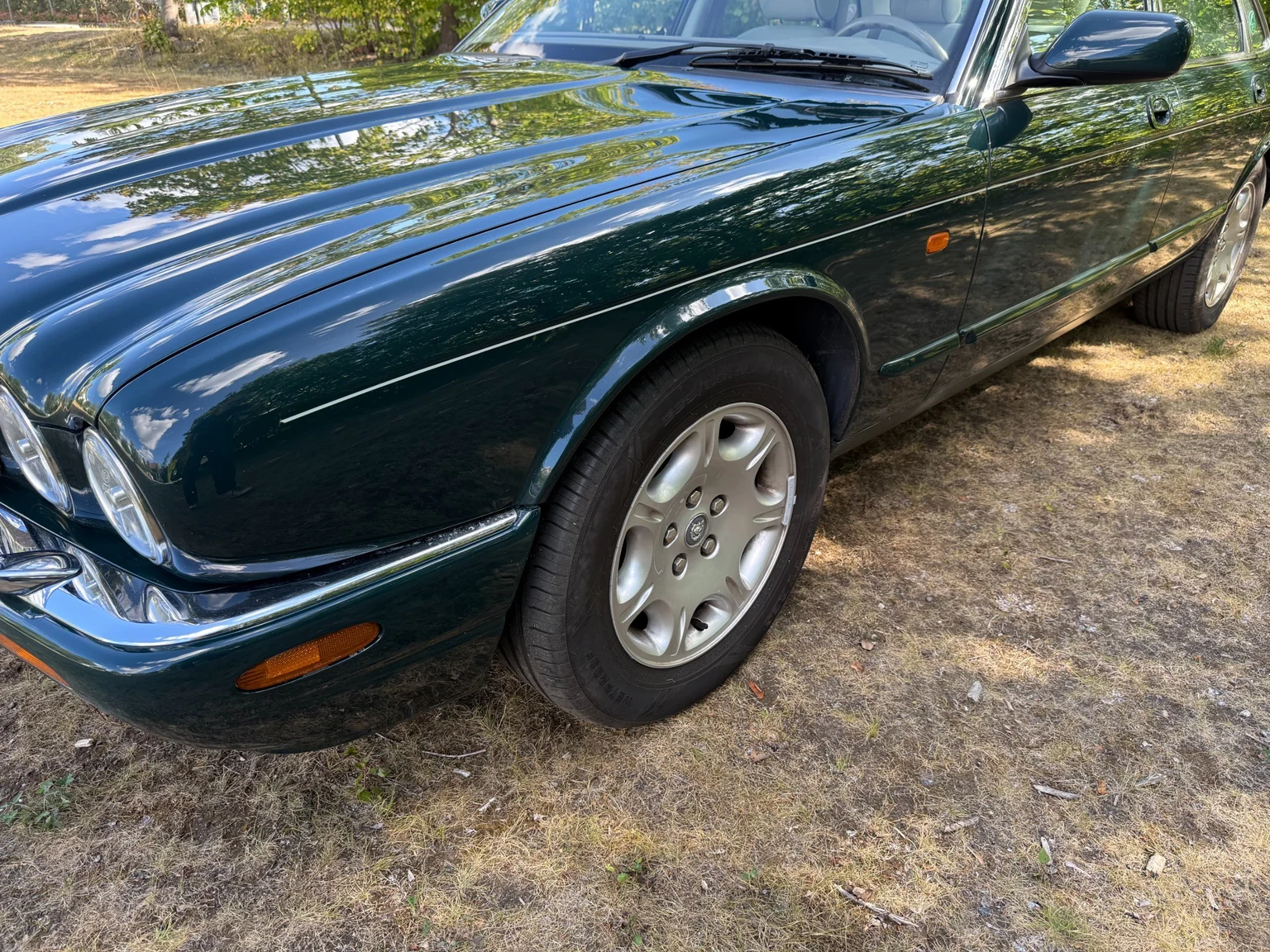 Exteriörbild på 2001 Jaguar XJ Sovereign 4.0 V8 (26)