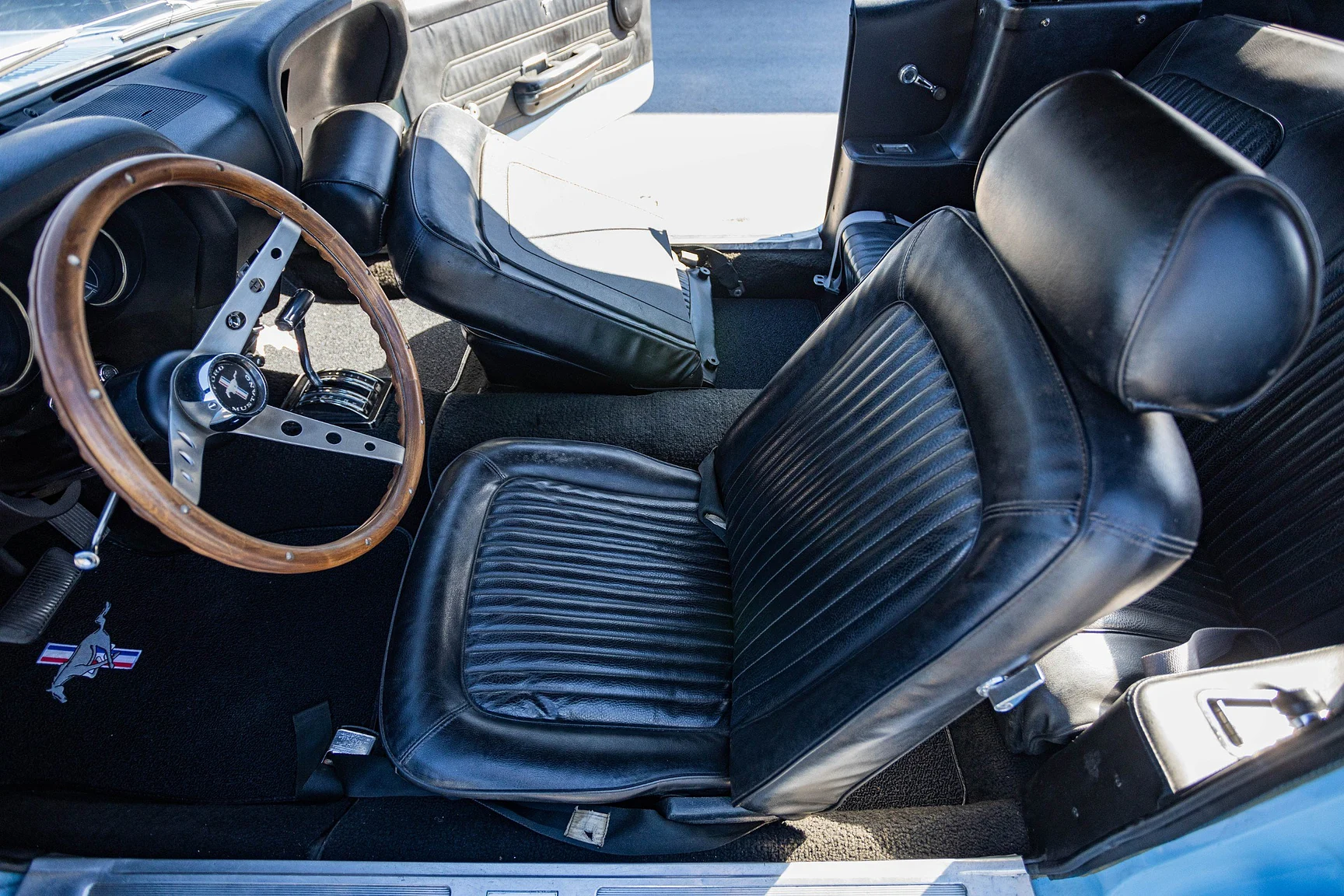 Interior image of 1969 Ford Mustang GT Cabriolet "M-code" (29)