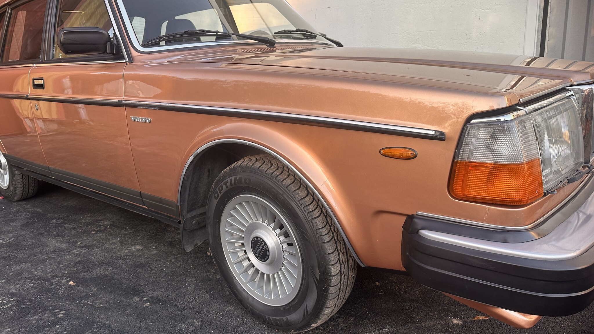 Exteriörbild på 1981 Volvo 244 GLE D6