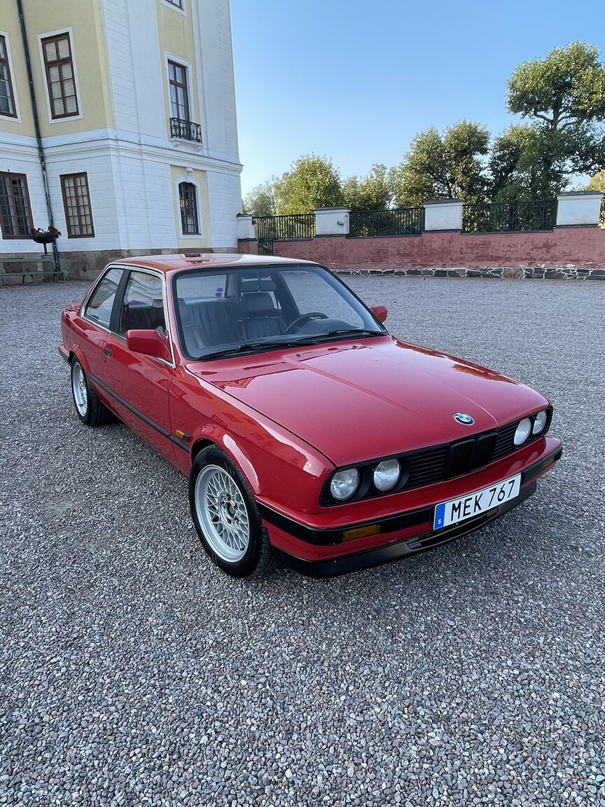 Exteriörbild på 1987 BMW 320i