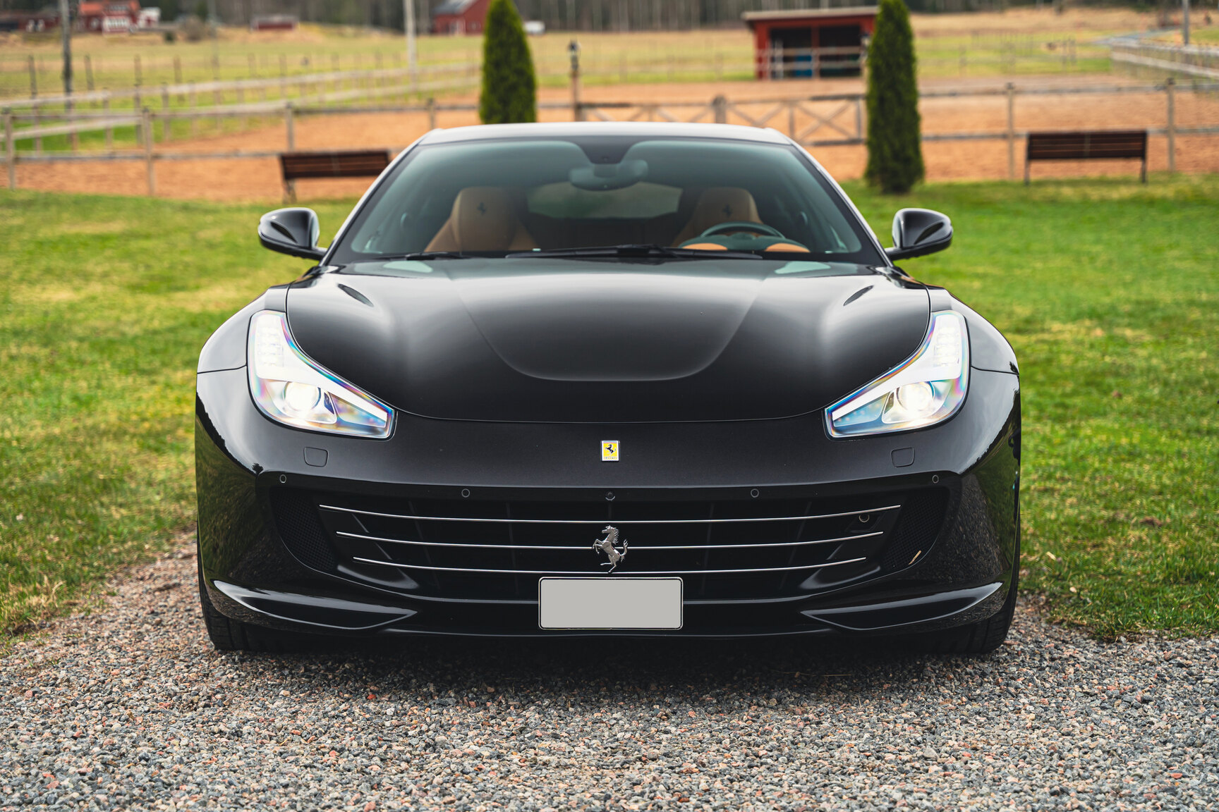Exteriörbild på 2018 Ferrari GTC4 Lusso T (6)