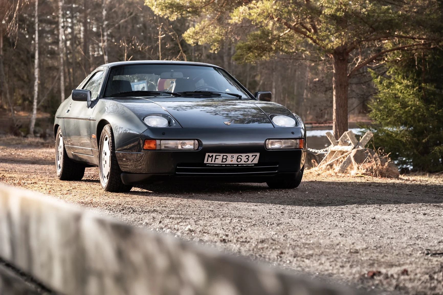 Exterior image of 1988 Porsche 928 S4 (47)