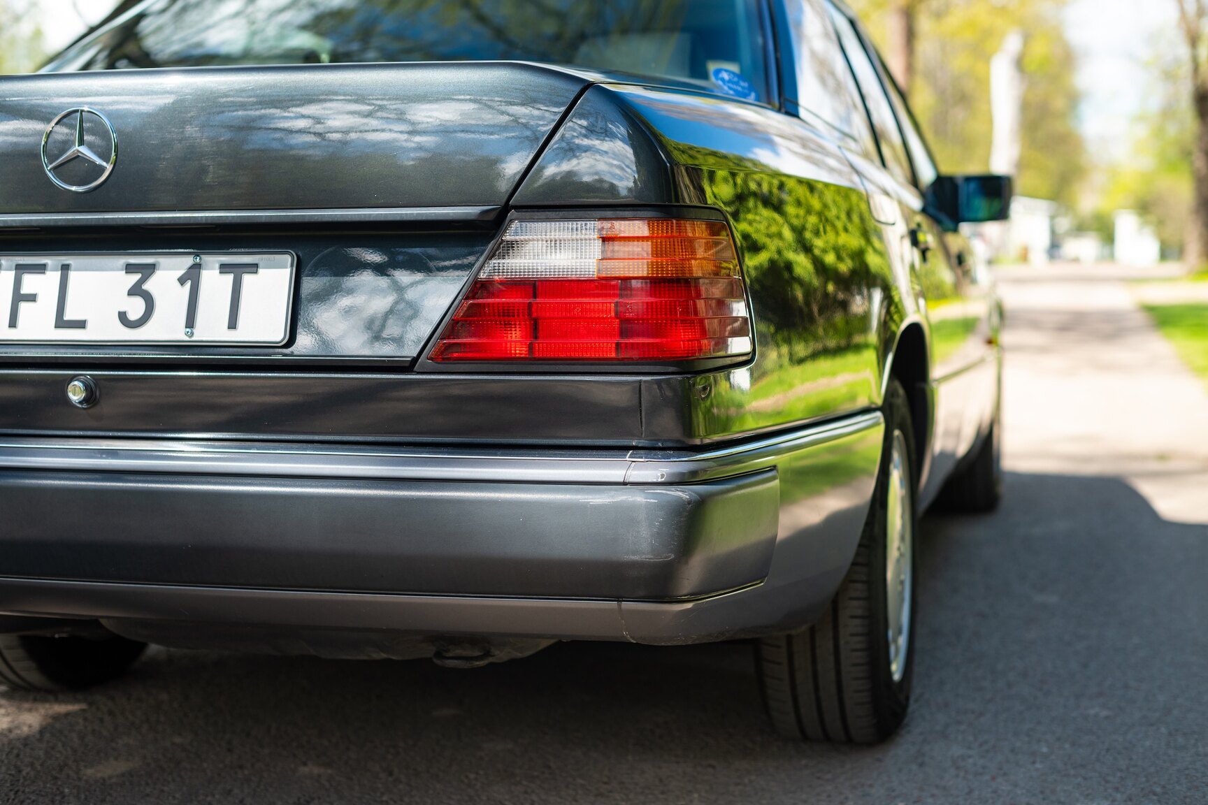 Exterior image of 1993 Mercedes-Benz 400 E