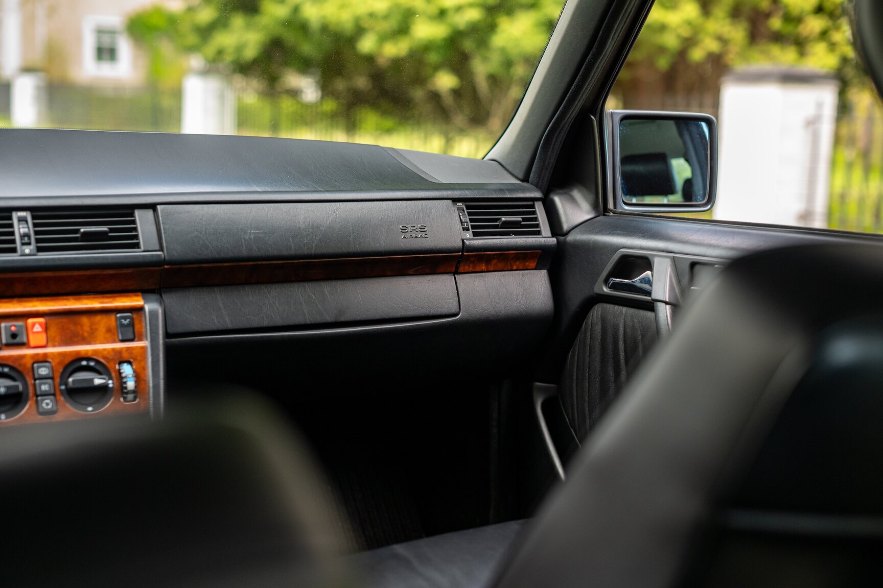 Interior image of 1993 Mercedes-Benz 400 E