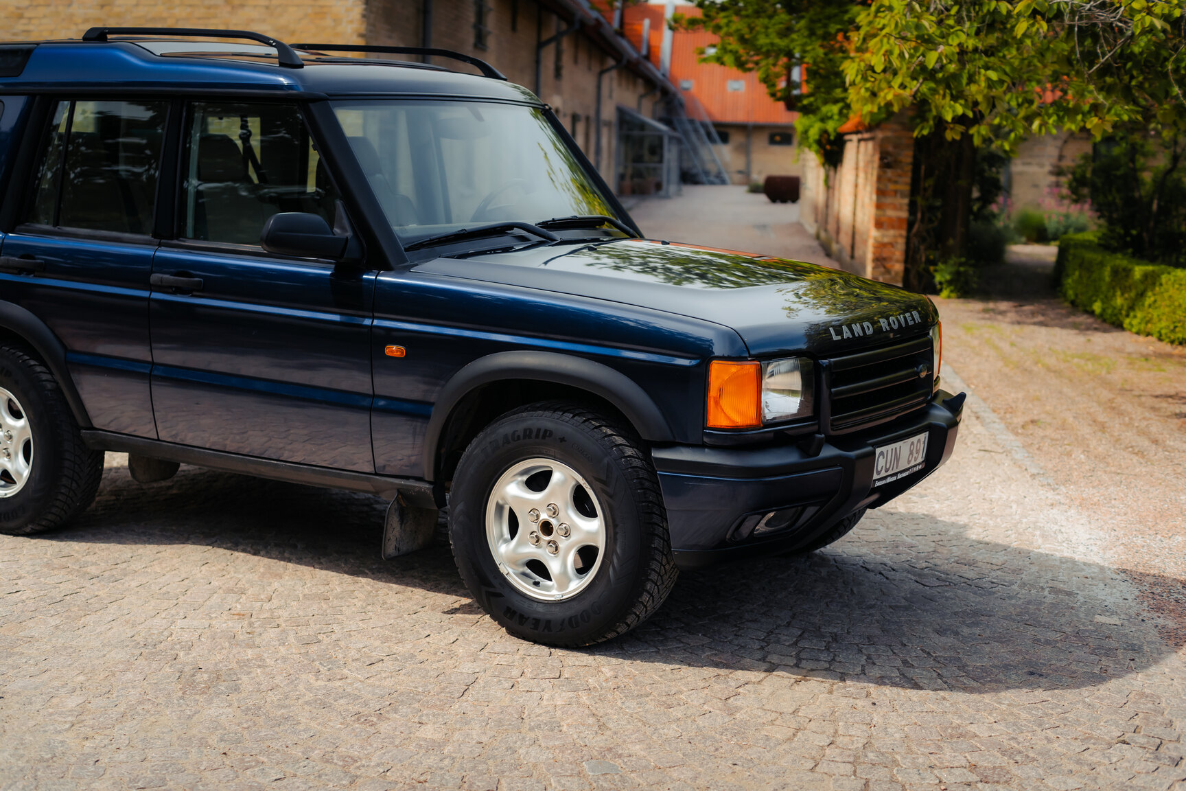 Exteriörbild på 1999 Landrover Discovery II V8
