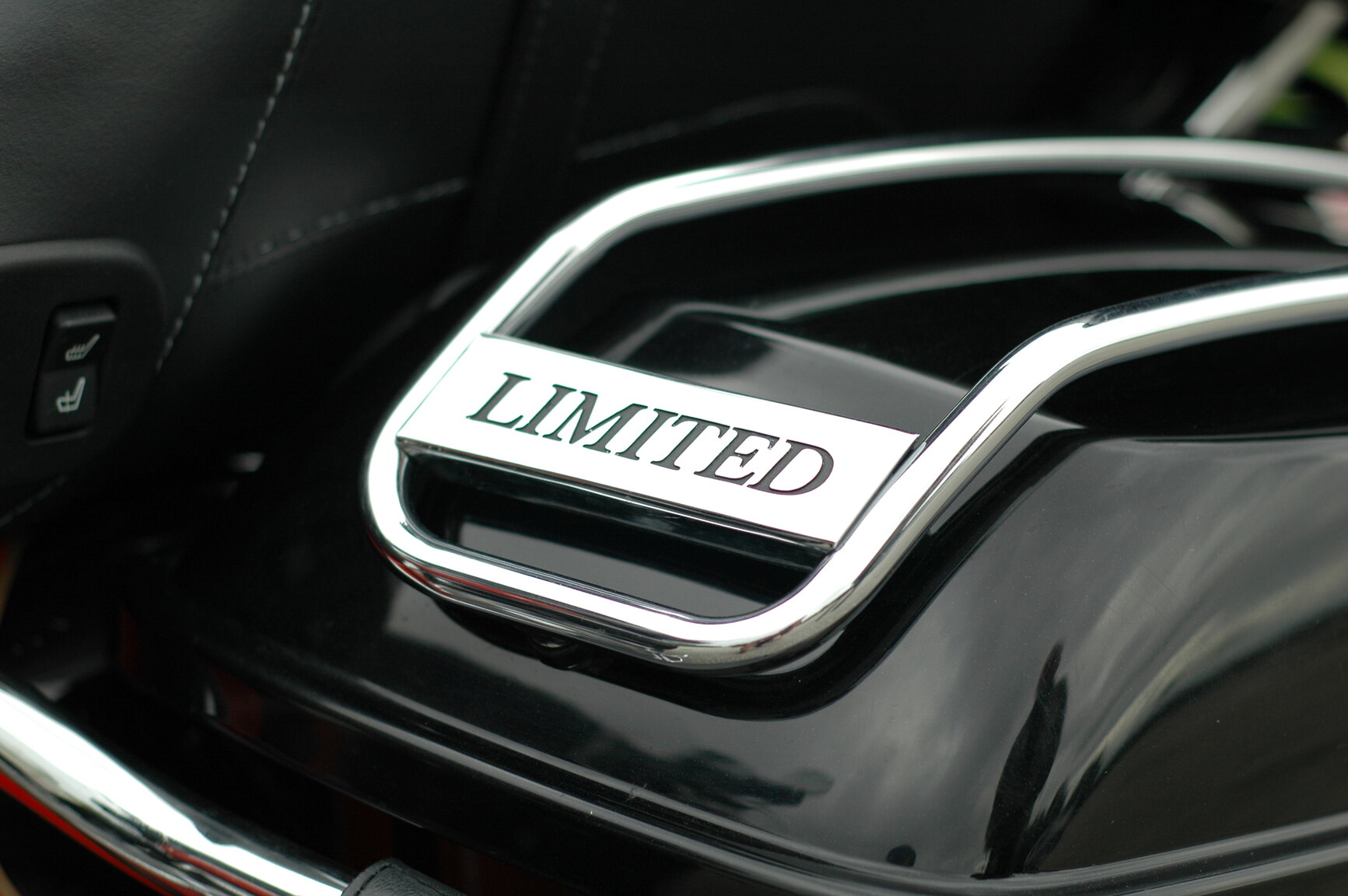 Exterior image of 2016 Harley-Davidson Ultra Limited CVO