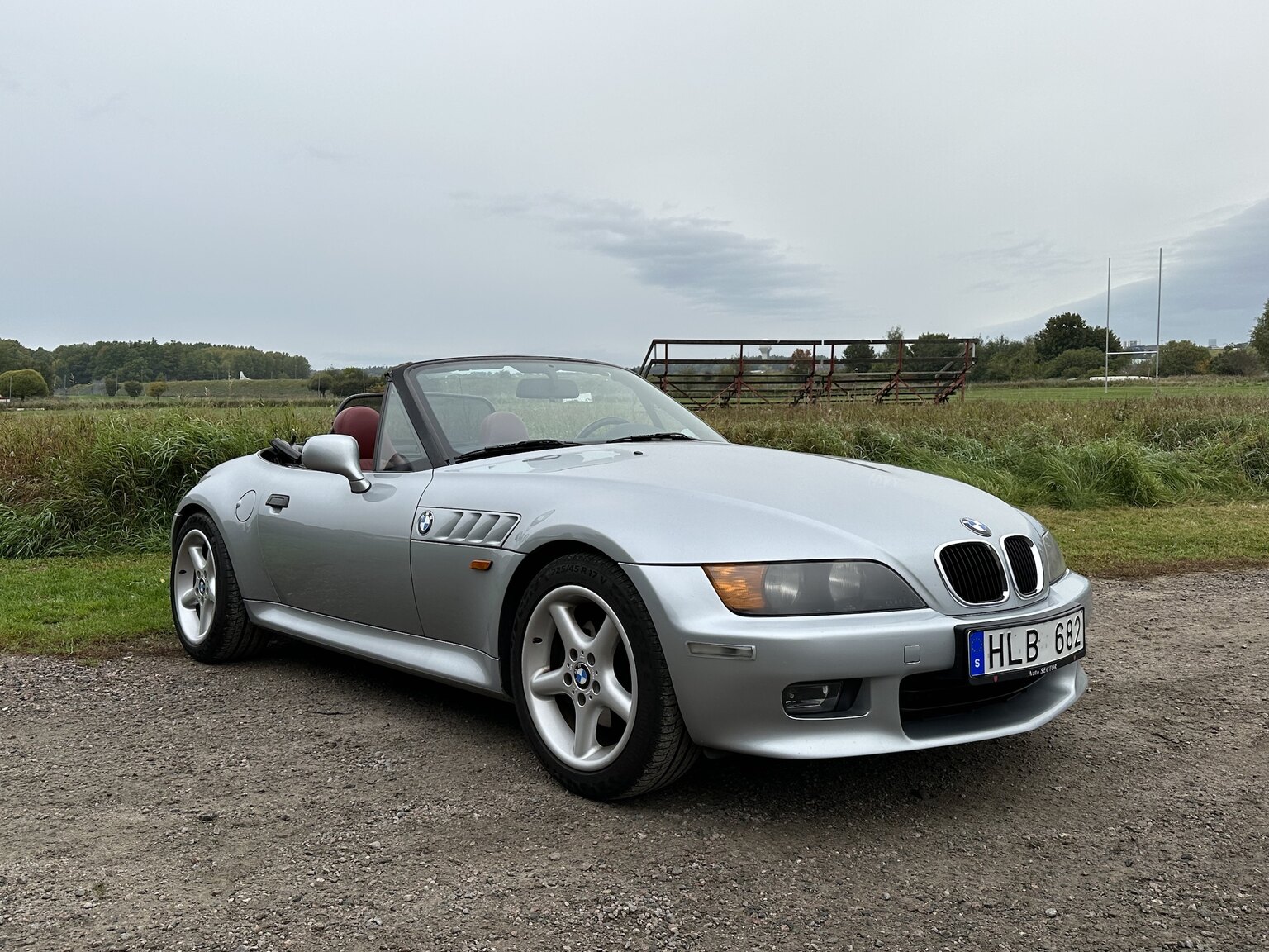 Exterior image of 1997 BMW Z3 2.8 Roadster