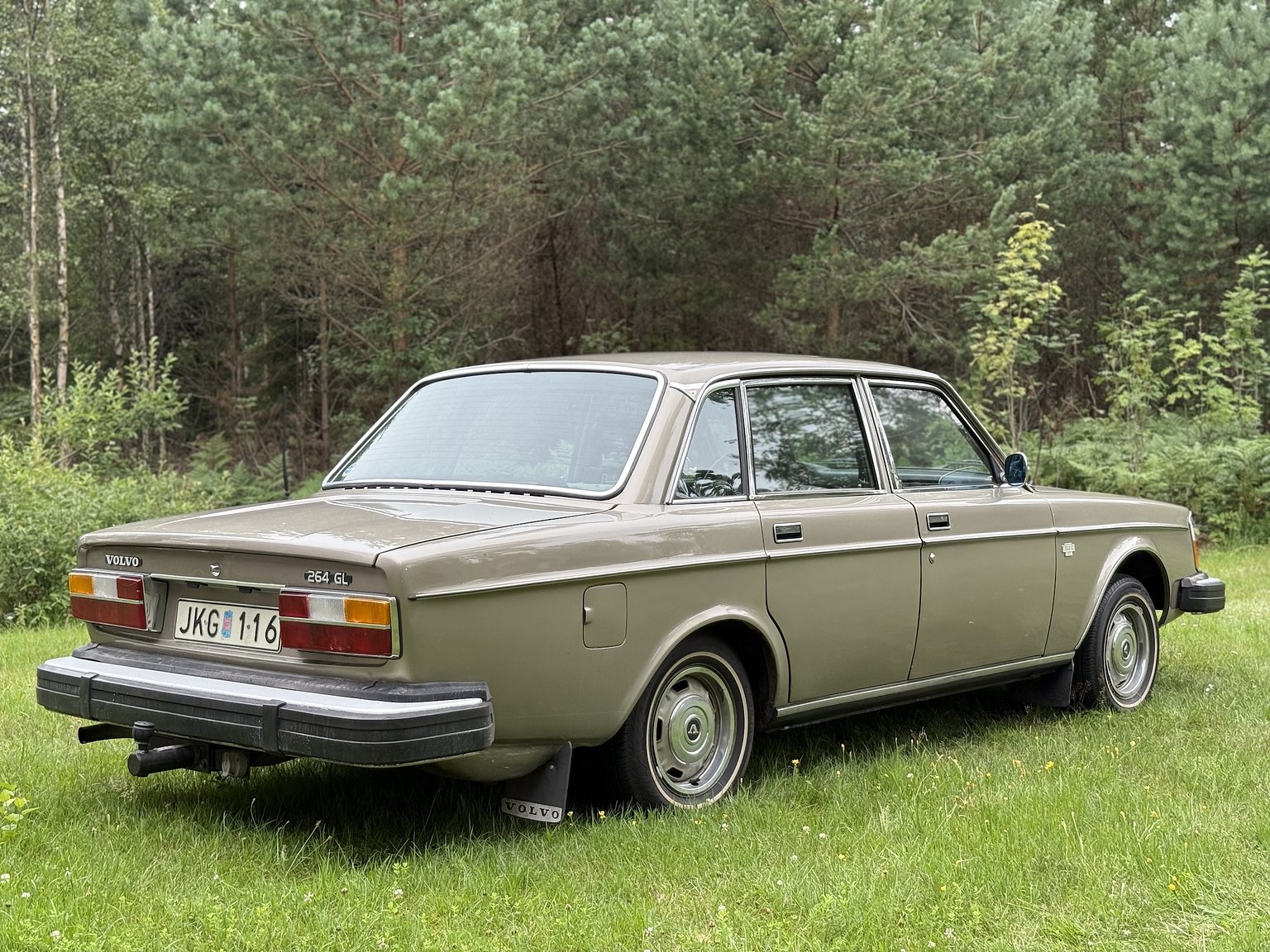 Exterior image of 1976 Volvo 264 V6 GL Automatisk