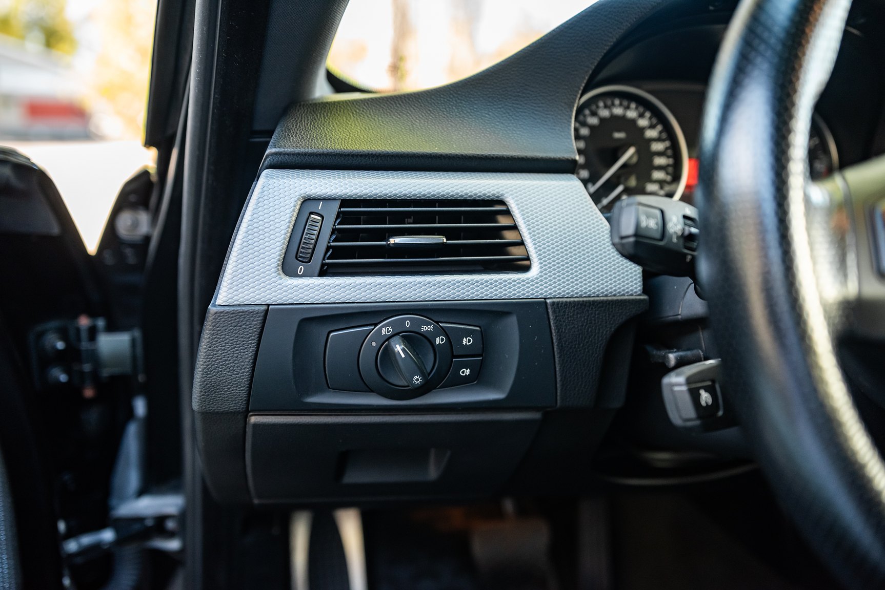 Interior image of 2009 BMW 325Xi