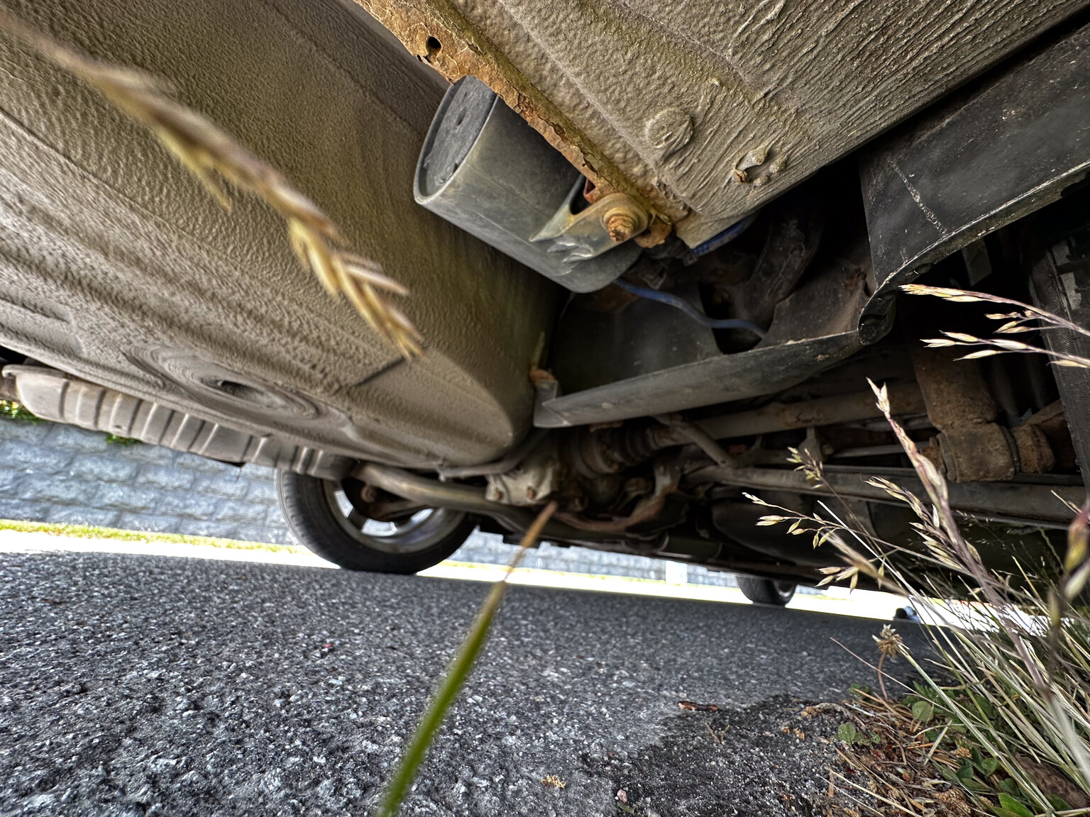 Image of 2003 BMW 320i Touring mechanics