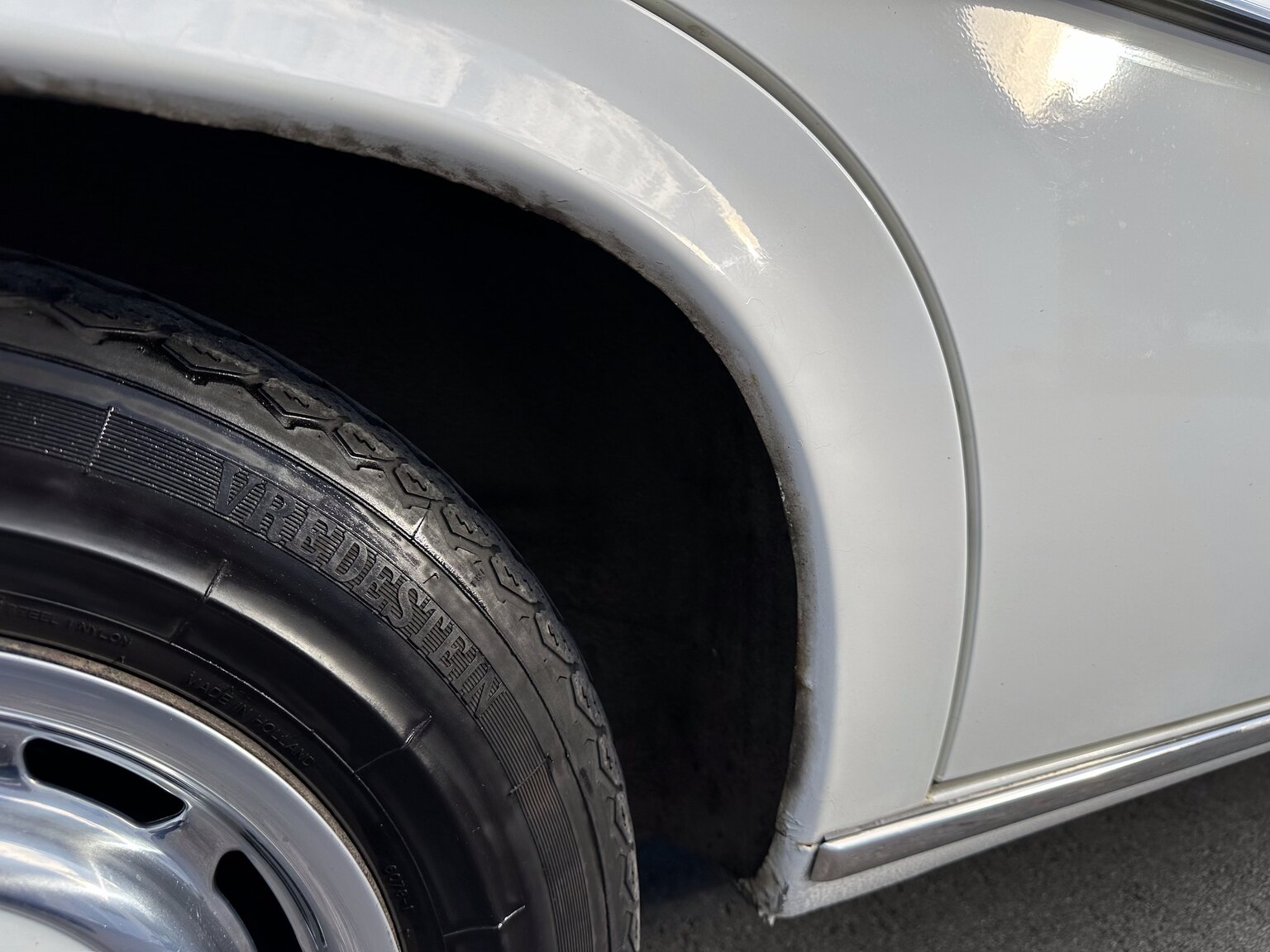 Exteriörbild på 1975 Mercedes Benz 200