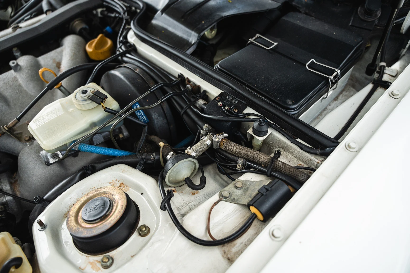 Image of 1990 Porsche 944 S2 Cabriolet  (22) mechanics