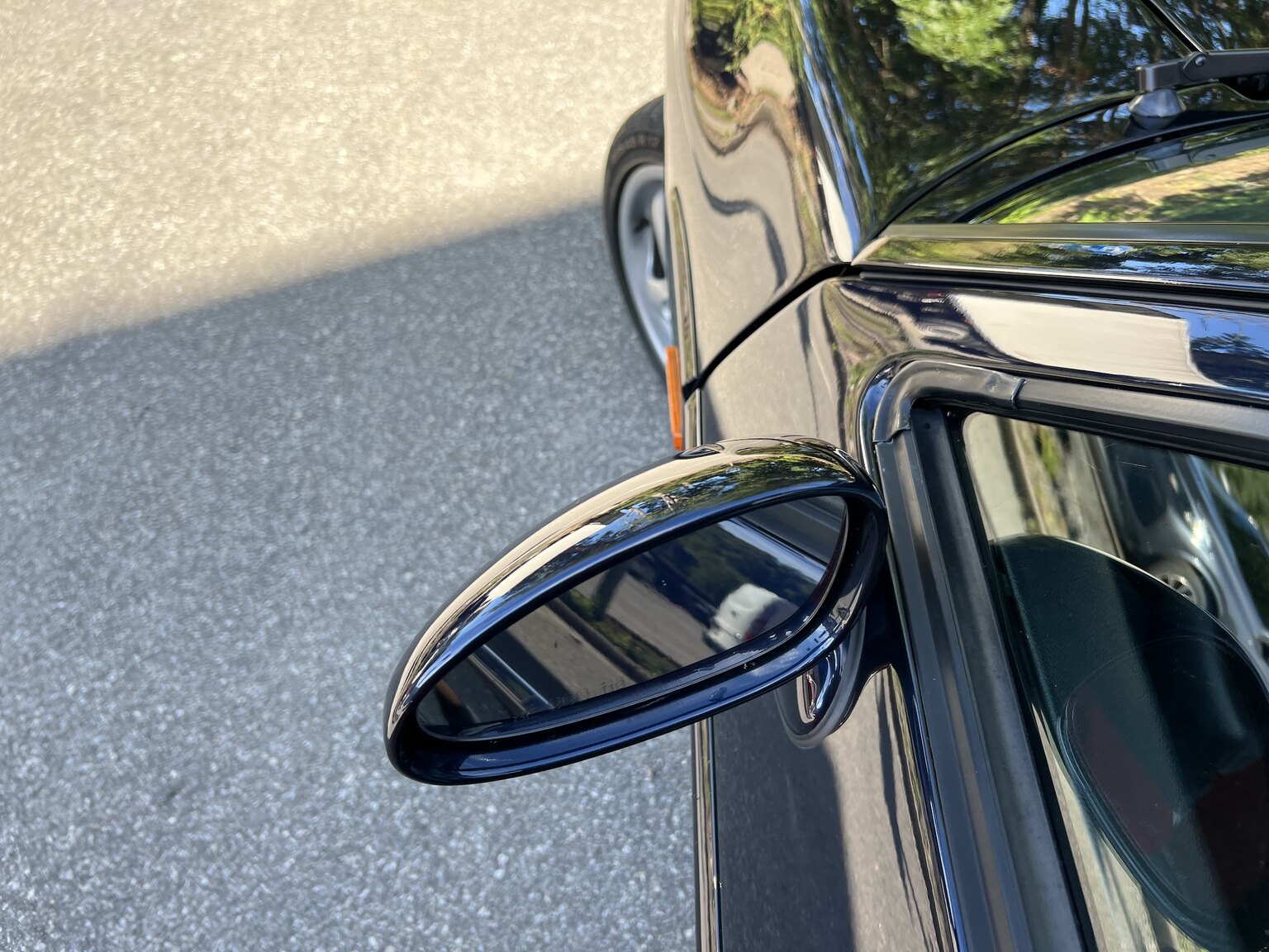 Exterior image of 1993 Porsche 928 GTS