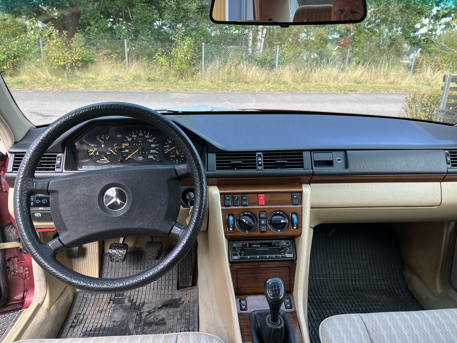 Interiörbild 1990 Mercedes-Benz 230 E