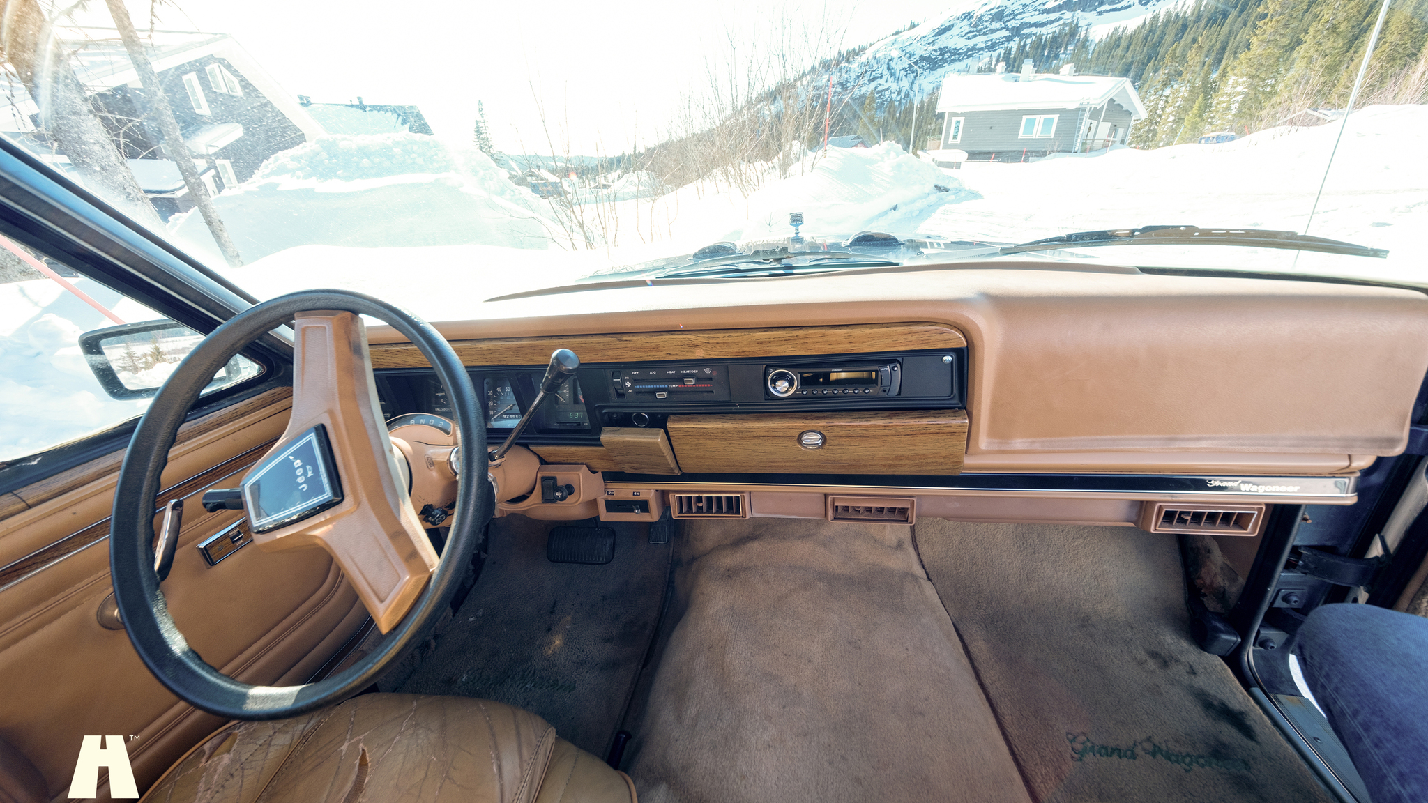 Innenraumfoto von 1988 Jeep Grand Wagoneer 5.9