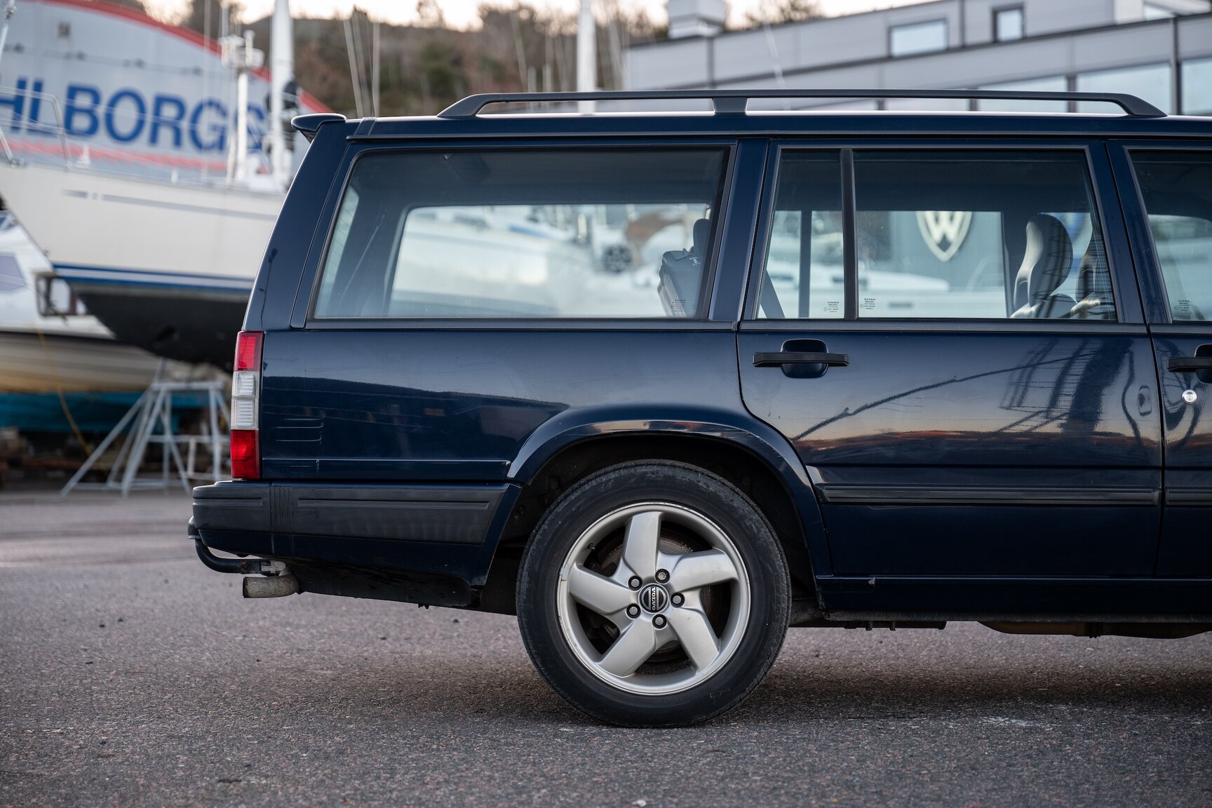 Exterior image of 1998 Volvo 940 Turbo
