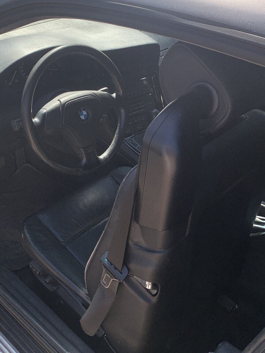 Interior image of 1995 BMW 840i (13)