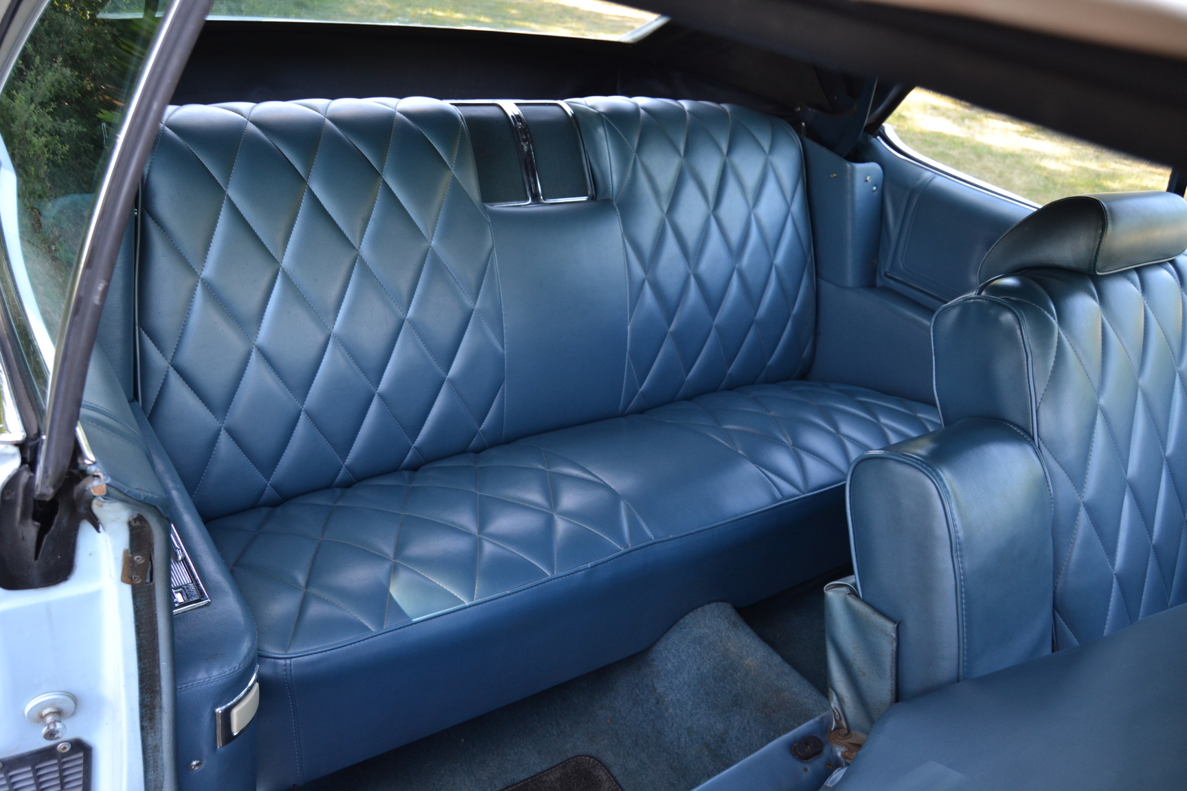 Interior image of 1970 Oldsmobile Ninety eight Convertible (8)