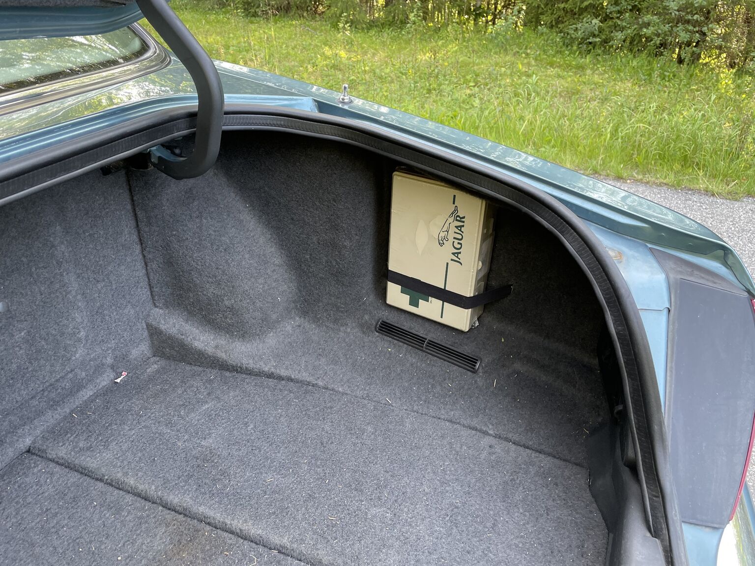 Innenraumfoto von 1998 Jaguar XJ8 Sovereign (12)
