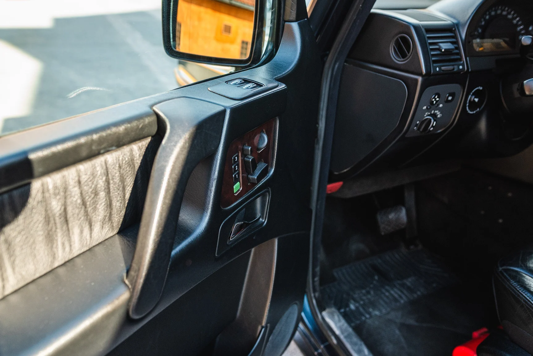 Innenraumfoto von 2002 Mercedes-Benz G400  (12)