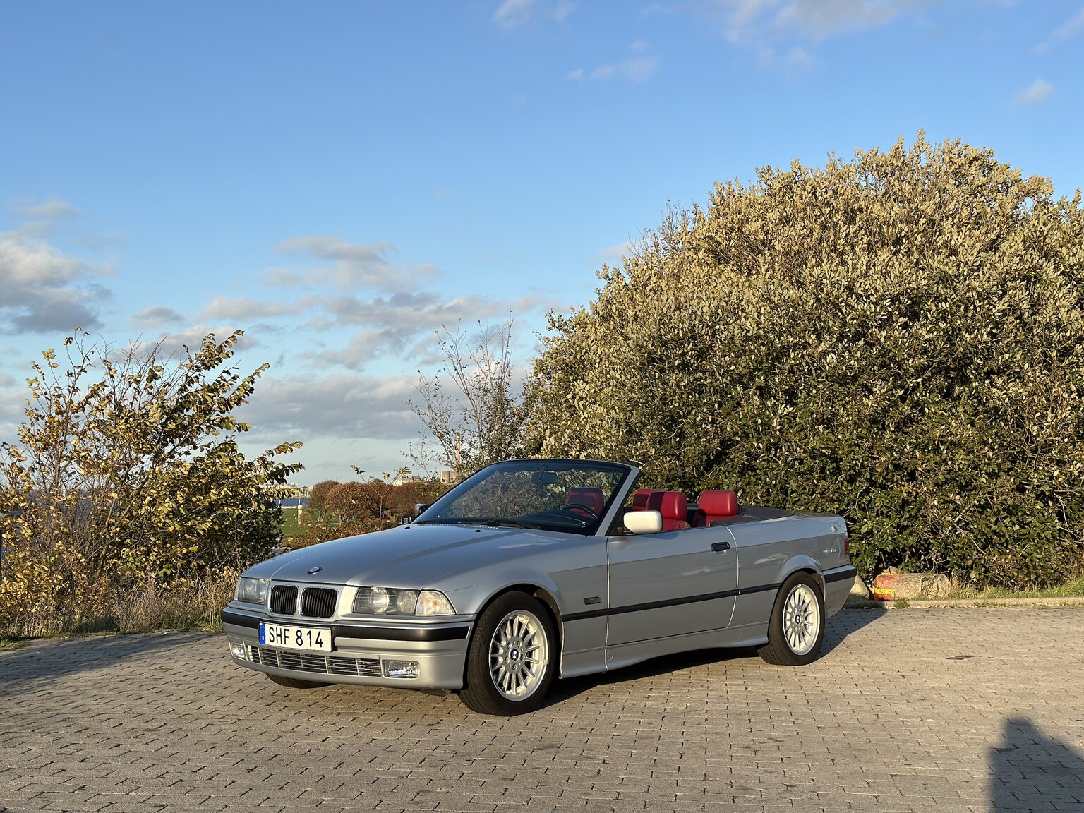 Exteriörbild på 1993 BMW 325i Convertible
