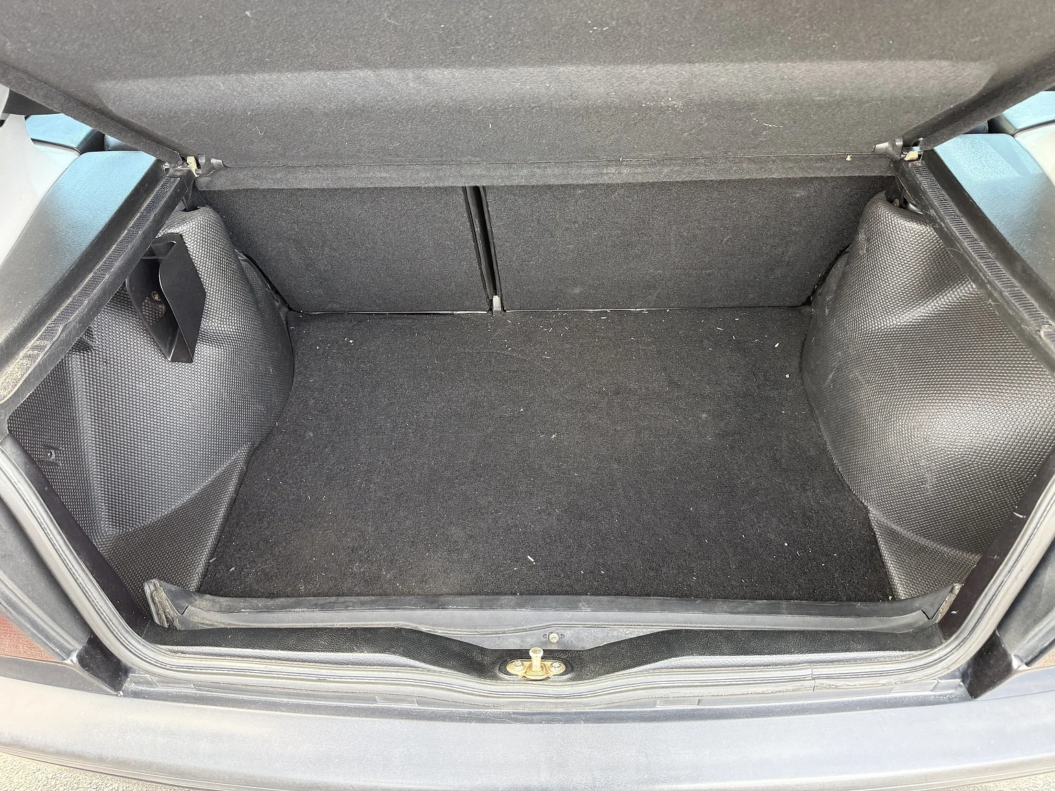Innenraumfoto von 1994 Volkswagen Golf 3-door VR6 (44)