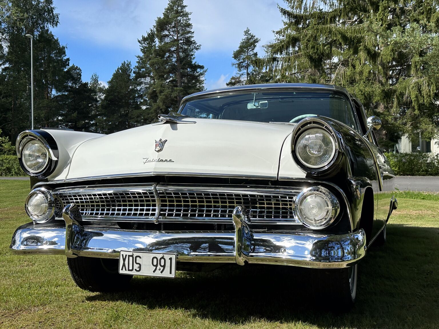 Aussenfoto 1955 Ford Fairlane Crown Victoria