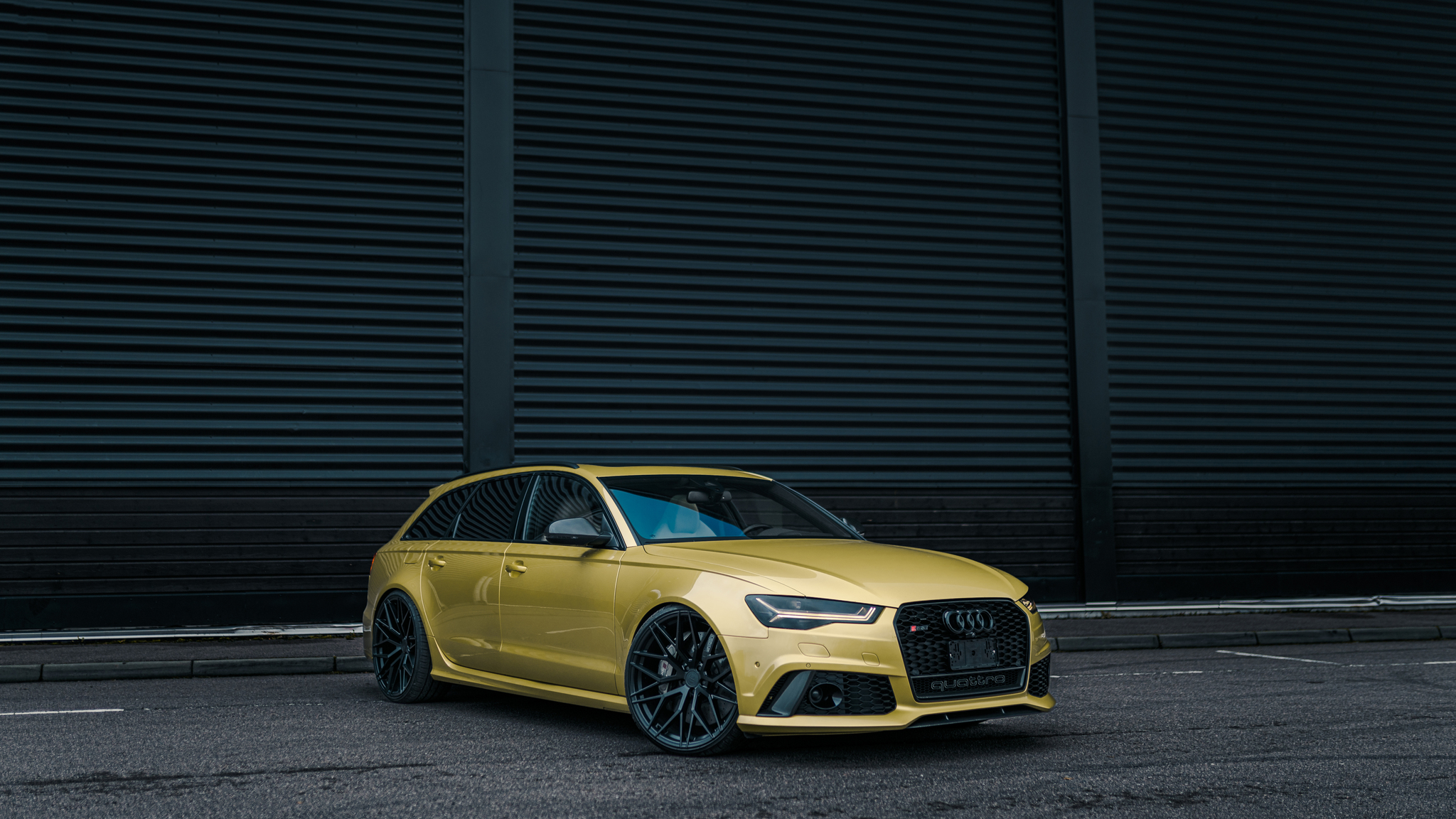 Exterior image of 2016 Audi RS6 Avant Exclusive (47)