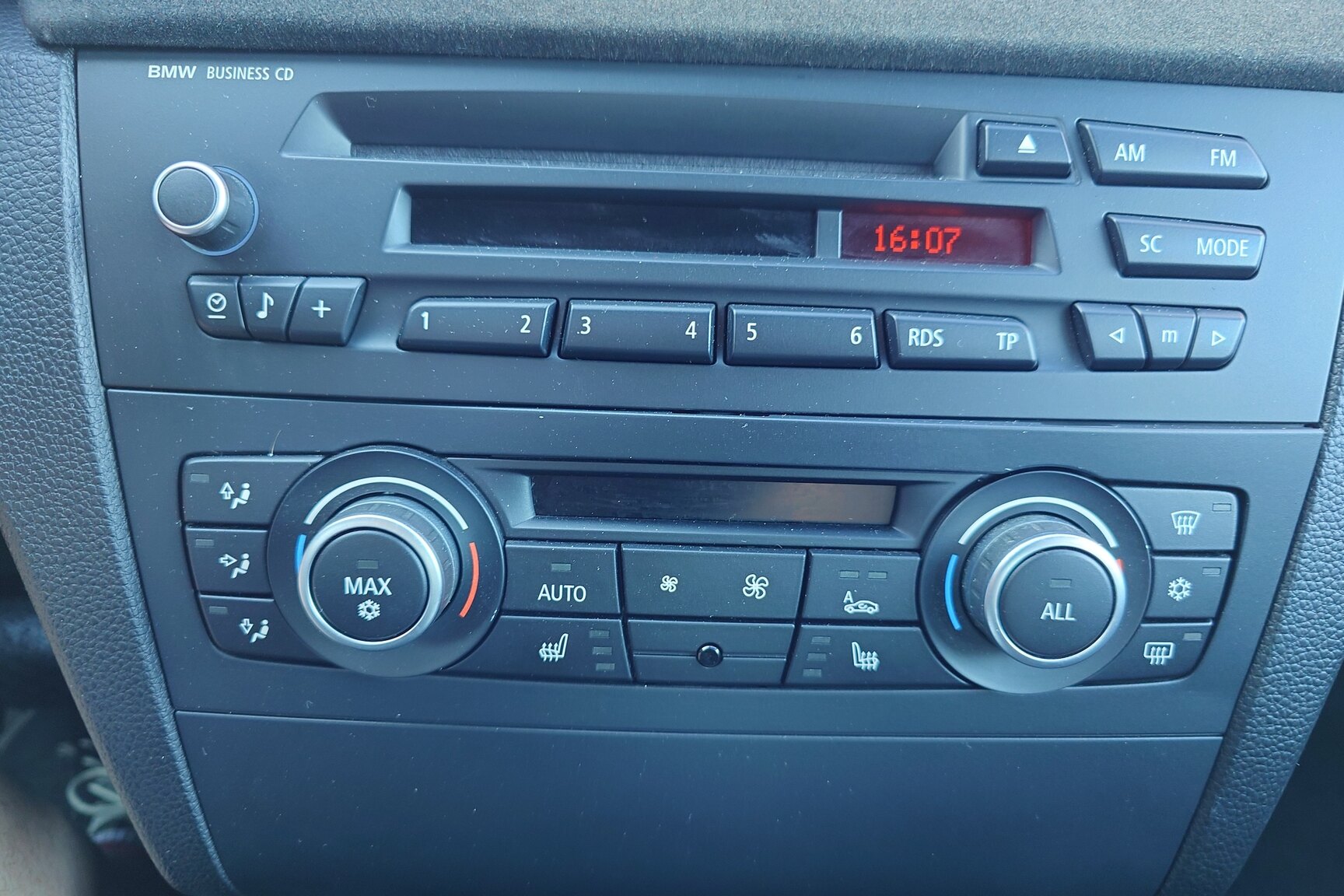 Interior image of 2011 BMW 135i Coupé 