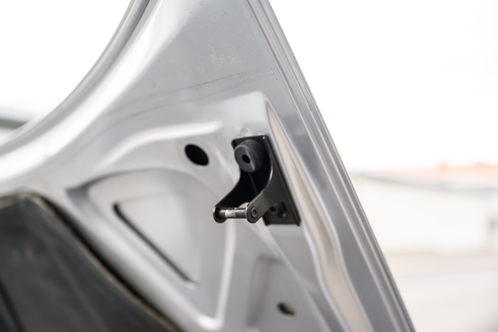 Image of 2001 Jaguar XKR Silverstone mechanics