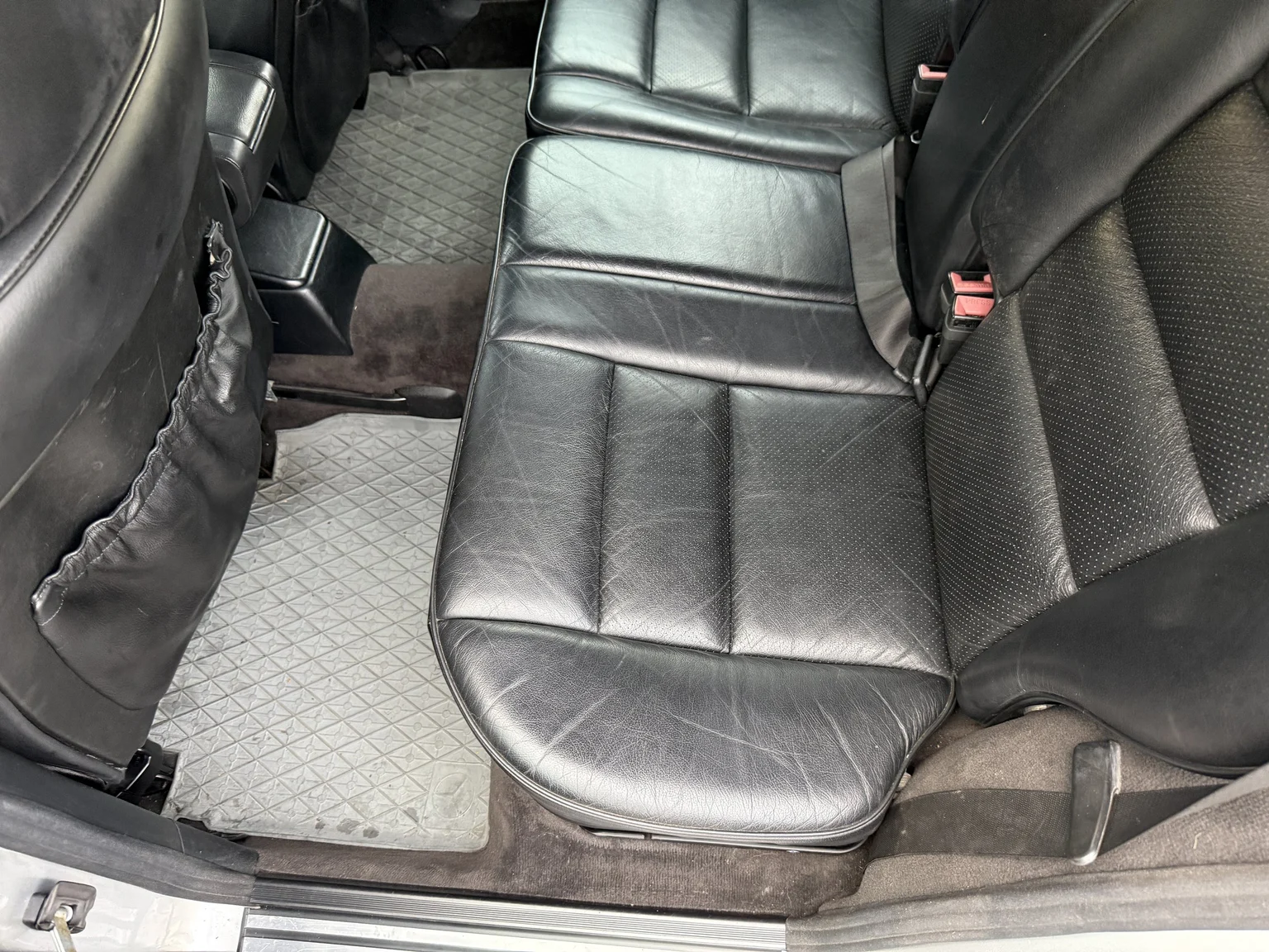 Interior image of 1994 Mercedes-Benz E 320 T (43)