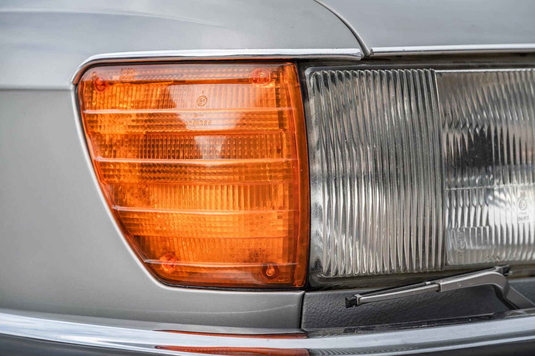 Exteriörbild på 1975 Mercedes-Benz 280 SE 