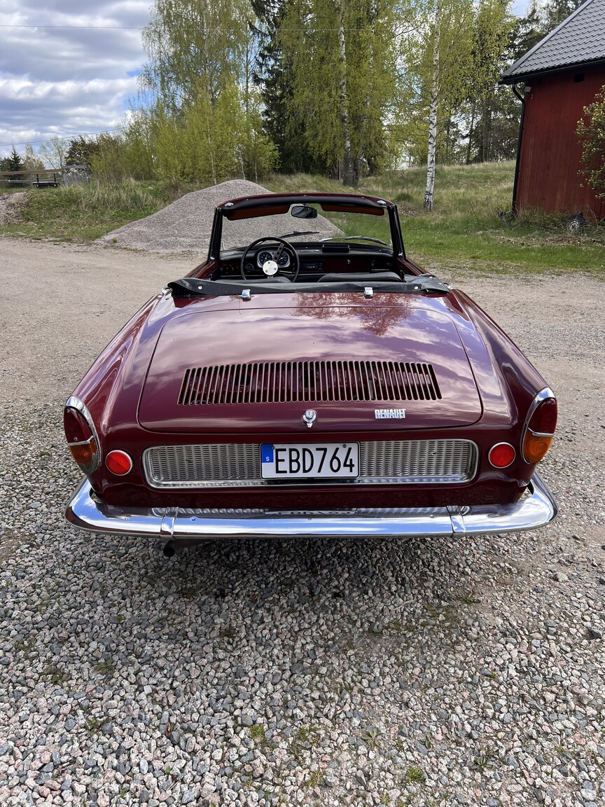 Exterior image of 1967 Renault Caravelle Coupé
