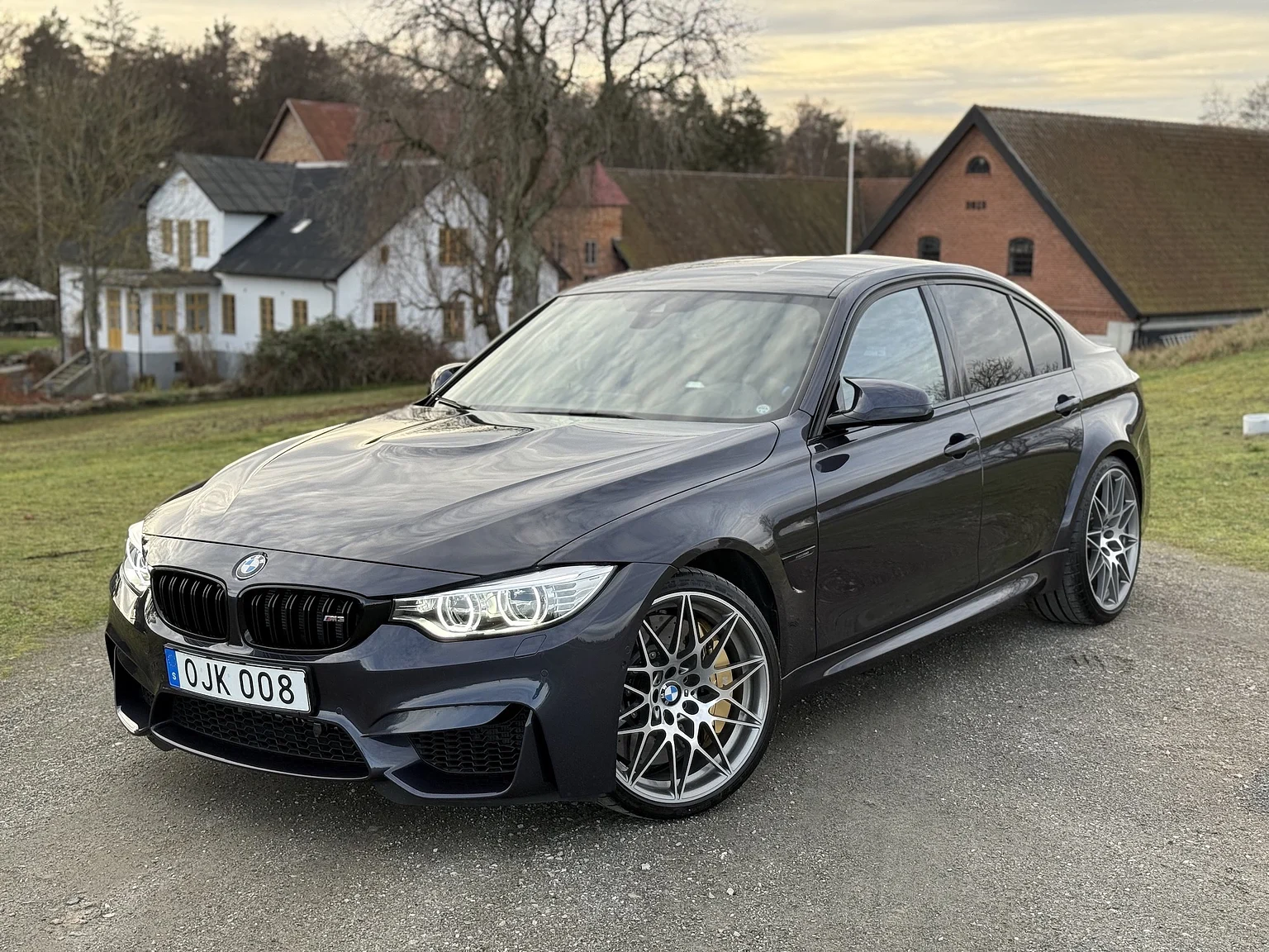 Exteriörbild på 2017 BMW M3 Competition 30 Jahre (11)