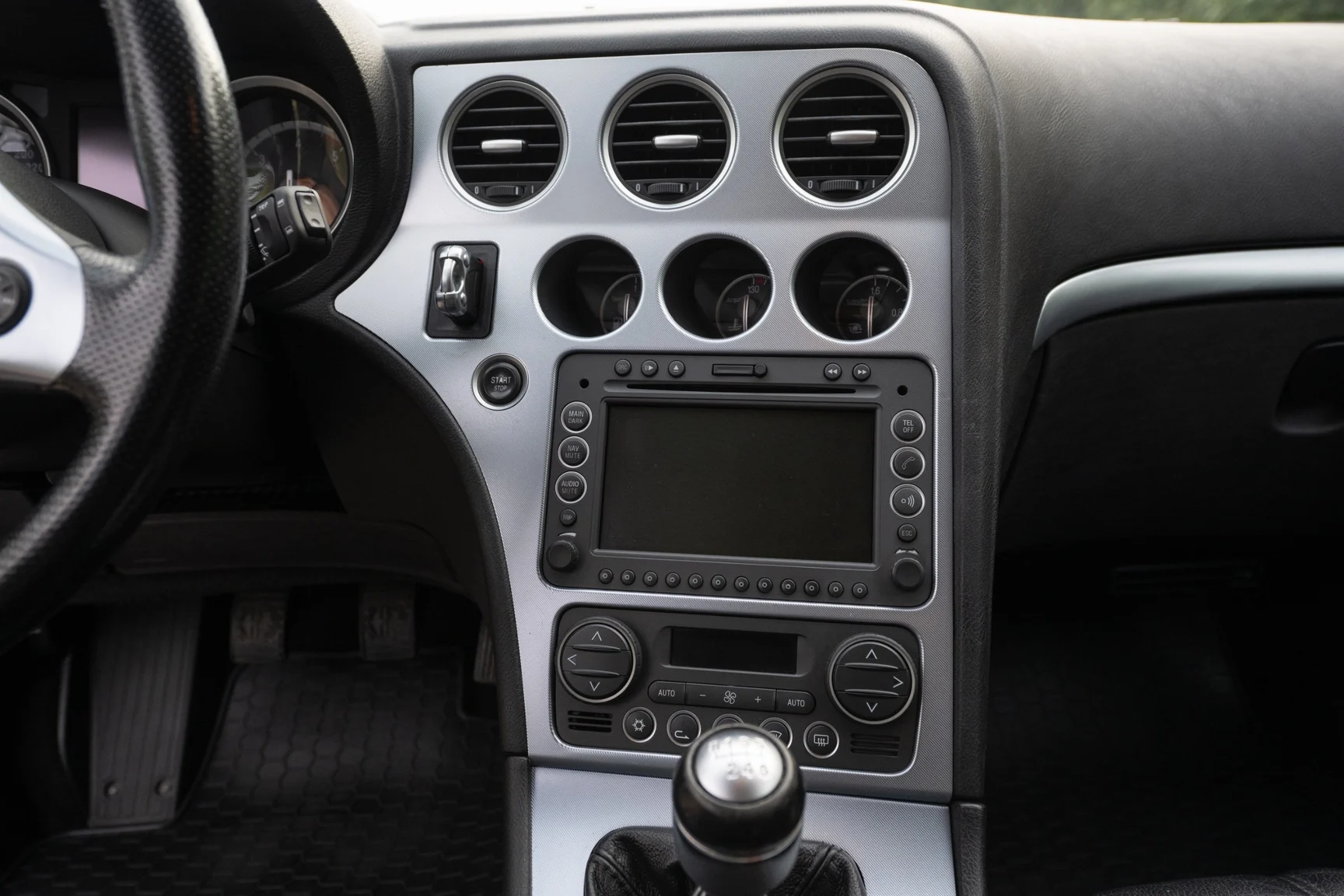 Innenraumfoto von 2008 Alfa Romeo 159 Q4 Sportwagon (32)