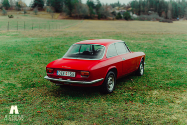 Exteriörbild på 1972 Alfa Romeo Giulia GT 1300 Junior