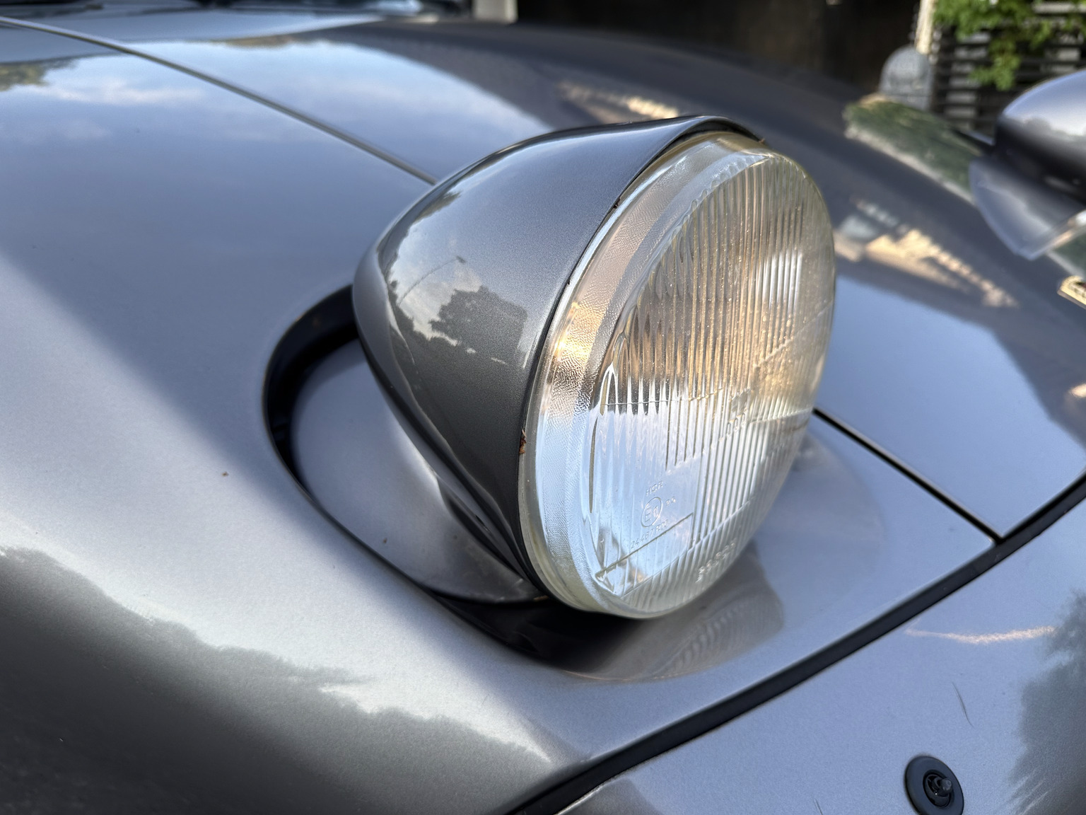 Exteriörbild på 1985 Porsche 928 (54)
