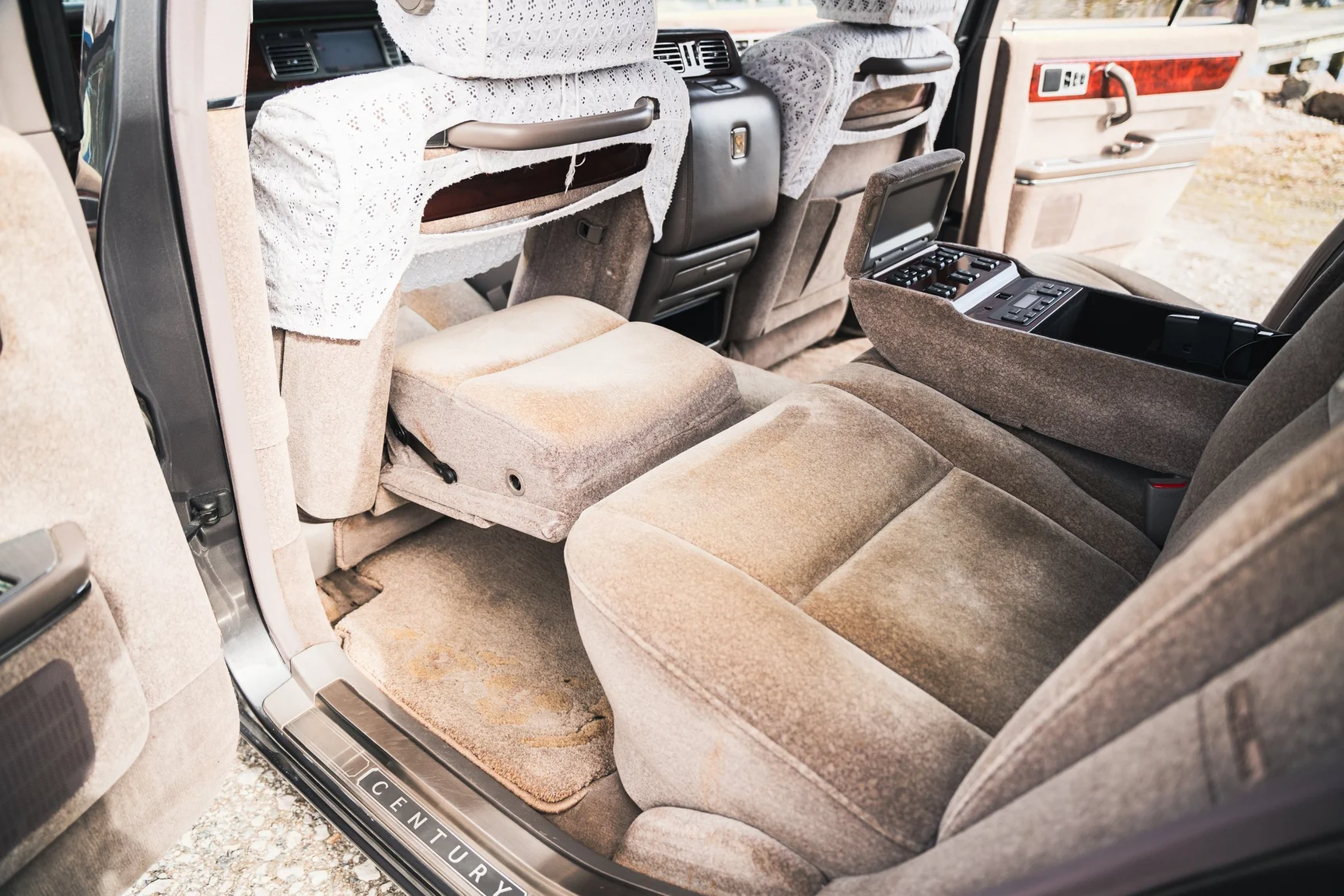 Interior image of 2000 Toyota Century V12 G50 (103)